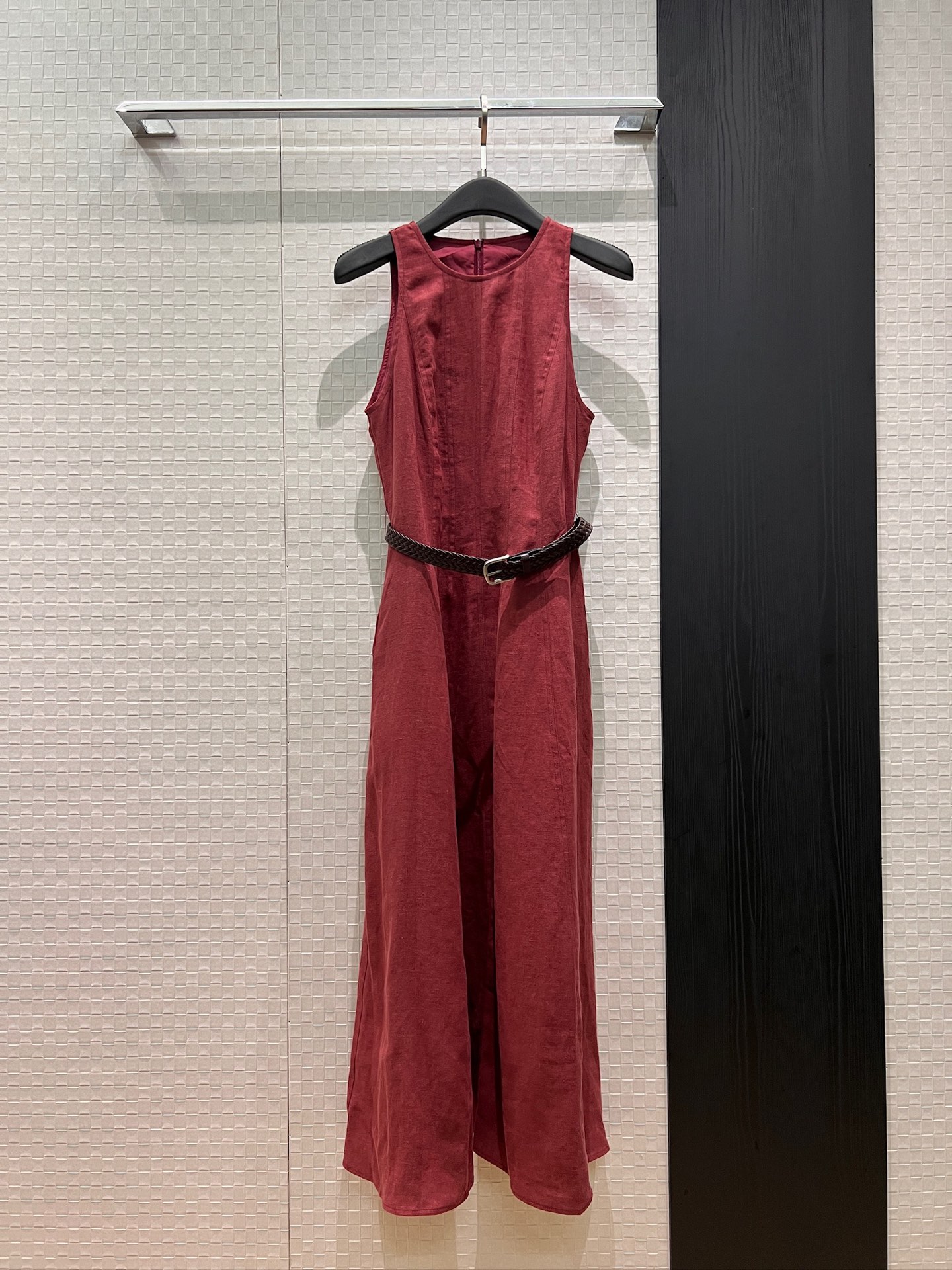 NO:798363,New BC halter neck sleeveless vest linen dress long skirt splicing design minimalism vacation lazy with pockets on both sides three-dimensional waist large skirt SML,,skirts,19860909新款BC挂脖无袖背心亚麻连衣裙长裙拼接设计 极简主义 度假慵懒两侧有口袋 立体收腰 大裙摆 SML,,skirts,,Women's clothing