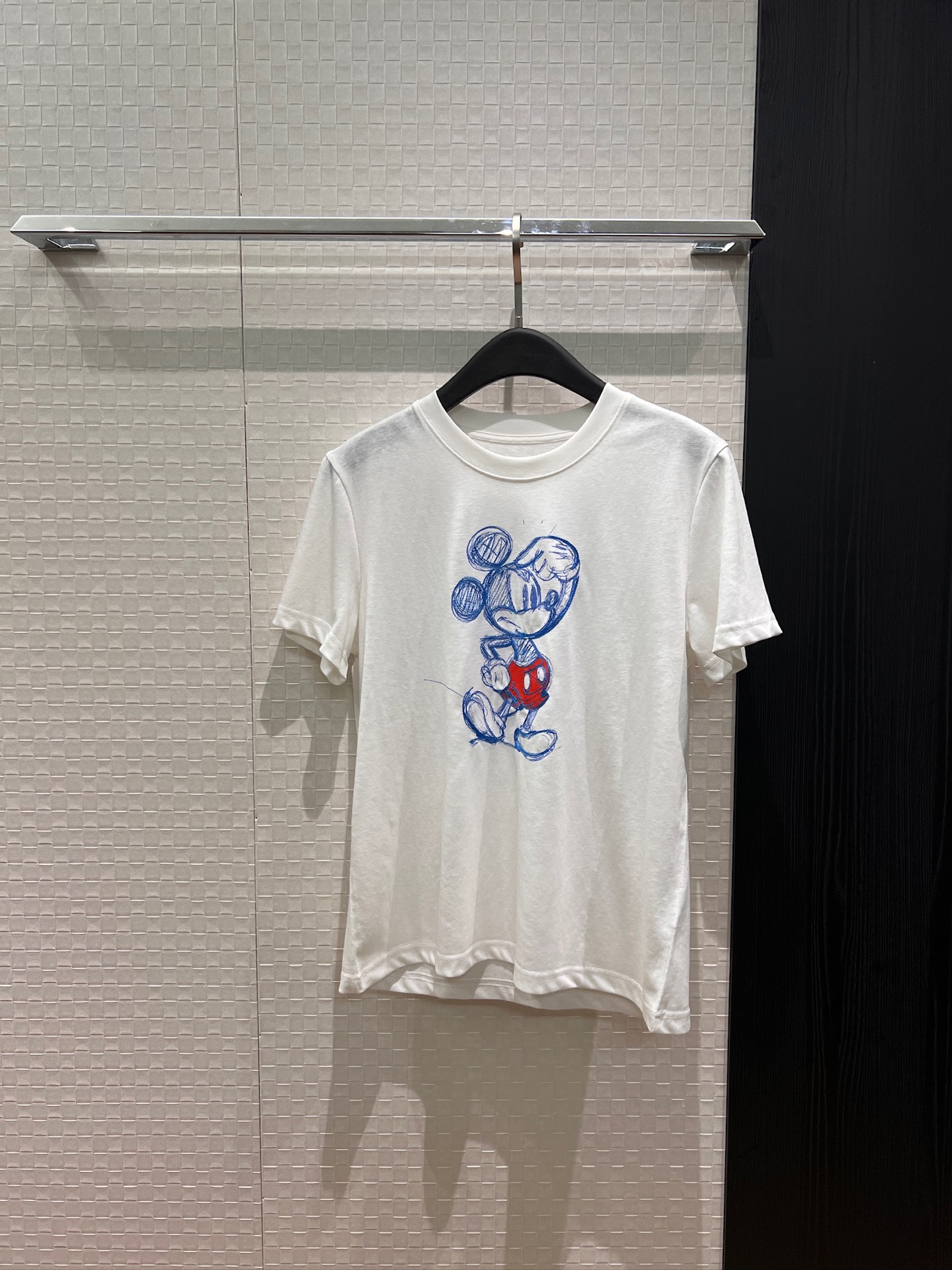 NO:798358,New Mickey hand-painted line cartoon T-shirt, cute and versatile, green and white SML,,tees,t-shirt,19860909新款米奇手绘线条卡通T恤 可爱百搭 绿色白色 SML,,tees，t-shirt,,Women's clothing