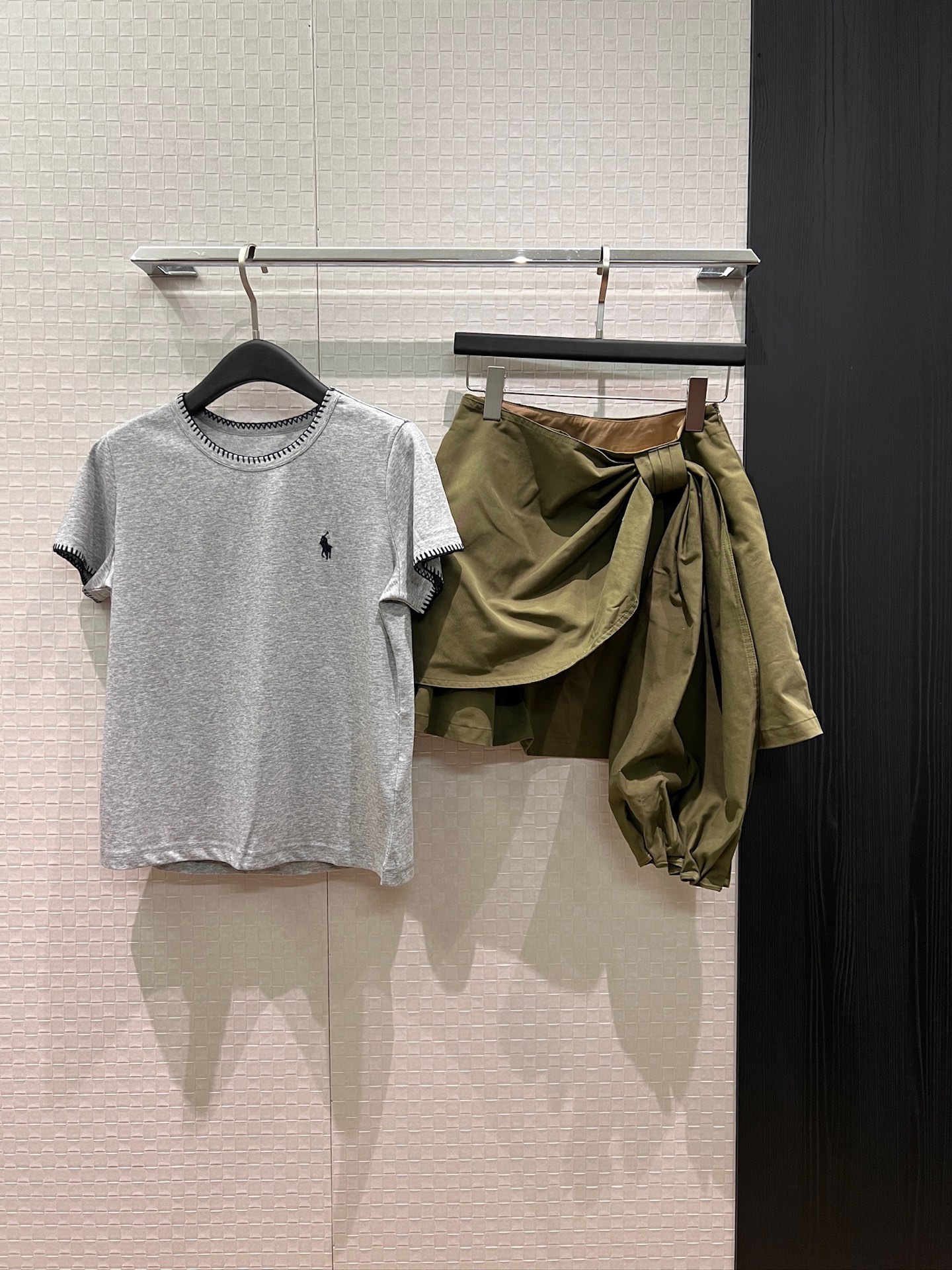 NO:799006,New Reba, the same style as Wang Churan, asymmetric bow shape design, A-line skirt with built-in fishbone soft silk, adjustable concave shape, pockets on both sides, age-reducing and versatile, dark blue and army green, S-XL,,skirts,19860909新款热巴 王楚然同款 不对称蝴蝶结造型设计 A字半裙内置鱼骨软丝 可调整凹造型两侧有口袋 减龄百搭 深蓝军绿 S-XL,,skirts,,Women's clothing
