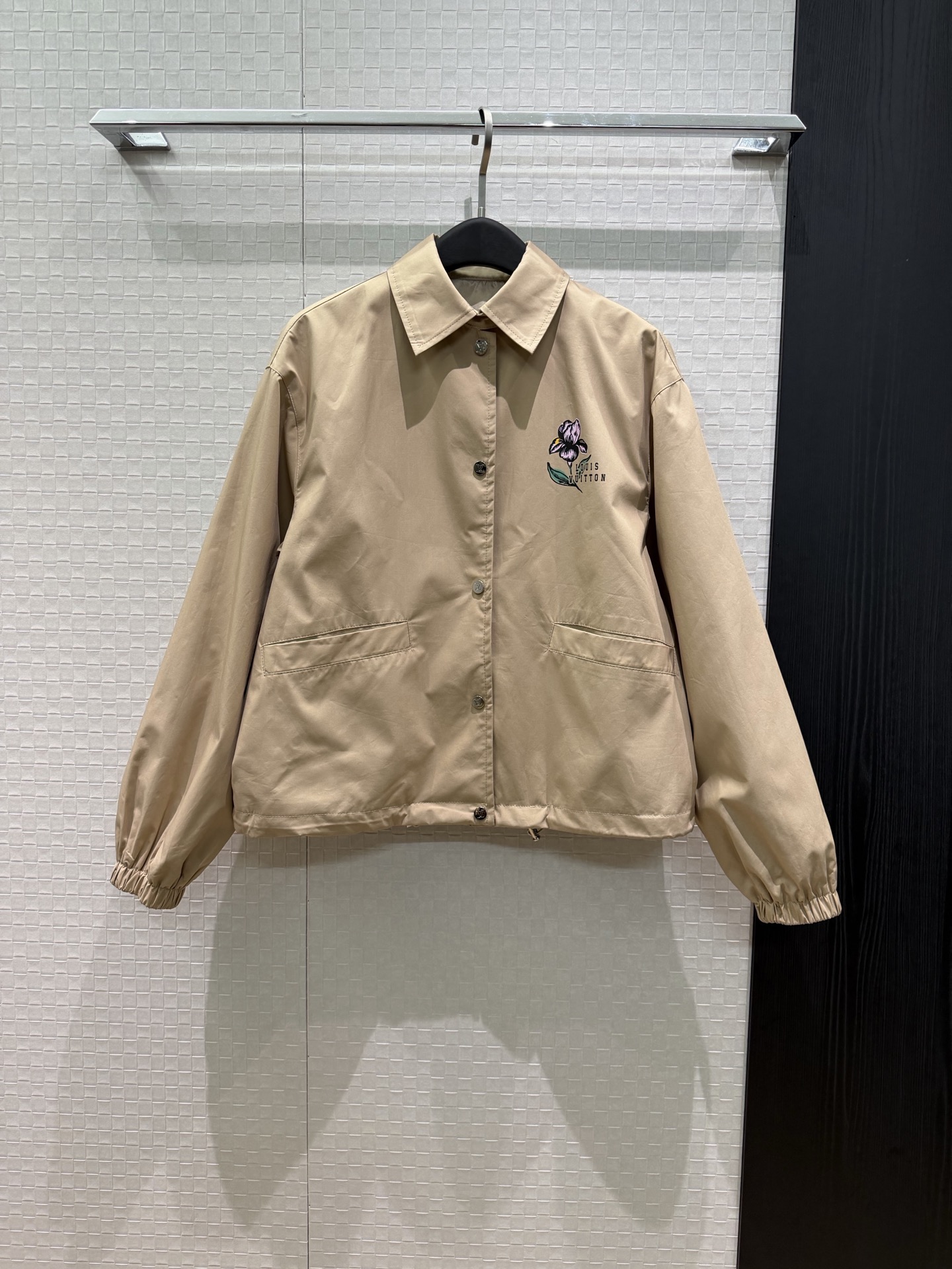 NO:799455,New nautical series logo printed lapel jacket, loose and casual, hem drawstring waist and molded hardware, fashionable and age-reducing S-XL,,jackets & coats,jackets & coats,19860909新款航海系列 logo印花翻领夹克外套宽松休闲 下摆抽绳收腰开模五金 时尚减龄 S-XL,,jackets & coats,jackets & coats,,Women's clothing
