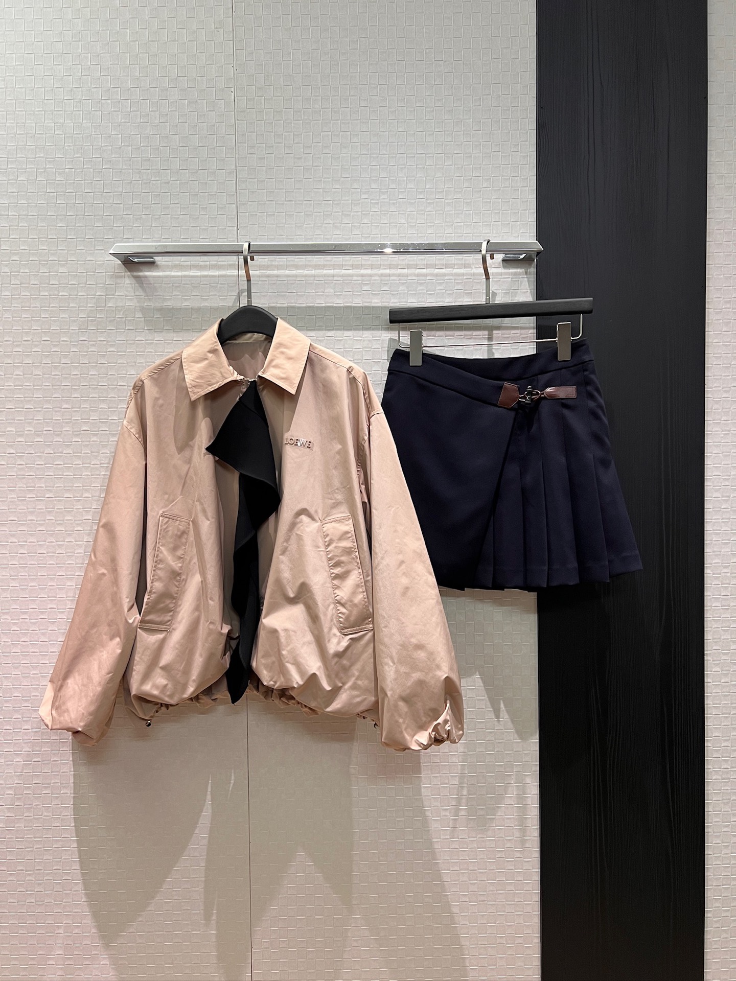 NO:800444,New Chen Duling's same style color-blocked ruffled loose jacket with flower buds at the waist and hem. The three-dimensional logo logo on the chest is handsome and sweet. Casual and versatile. Red and yellow khaki S-XL,,jackets & coats,jackets & coats,19860909新款陈都灵同款 拼色荷叶边宽松夹克外套花苞收腰下摆 胸前立体logo徽标装饰帅气甜酷 休闲百搭 红色黄色卡其 S-XL,,jackets & coats,jackets & coats,,Women's clothing