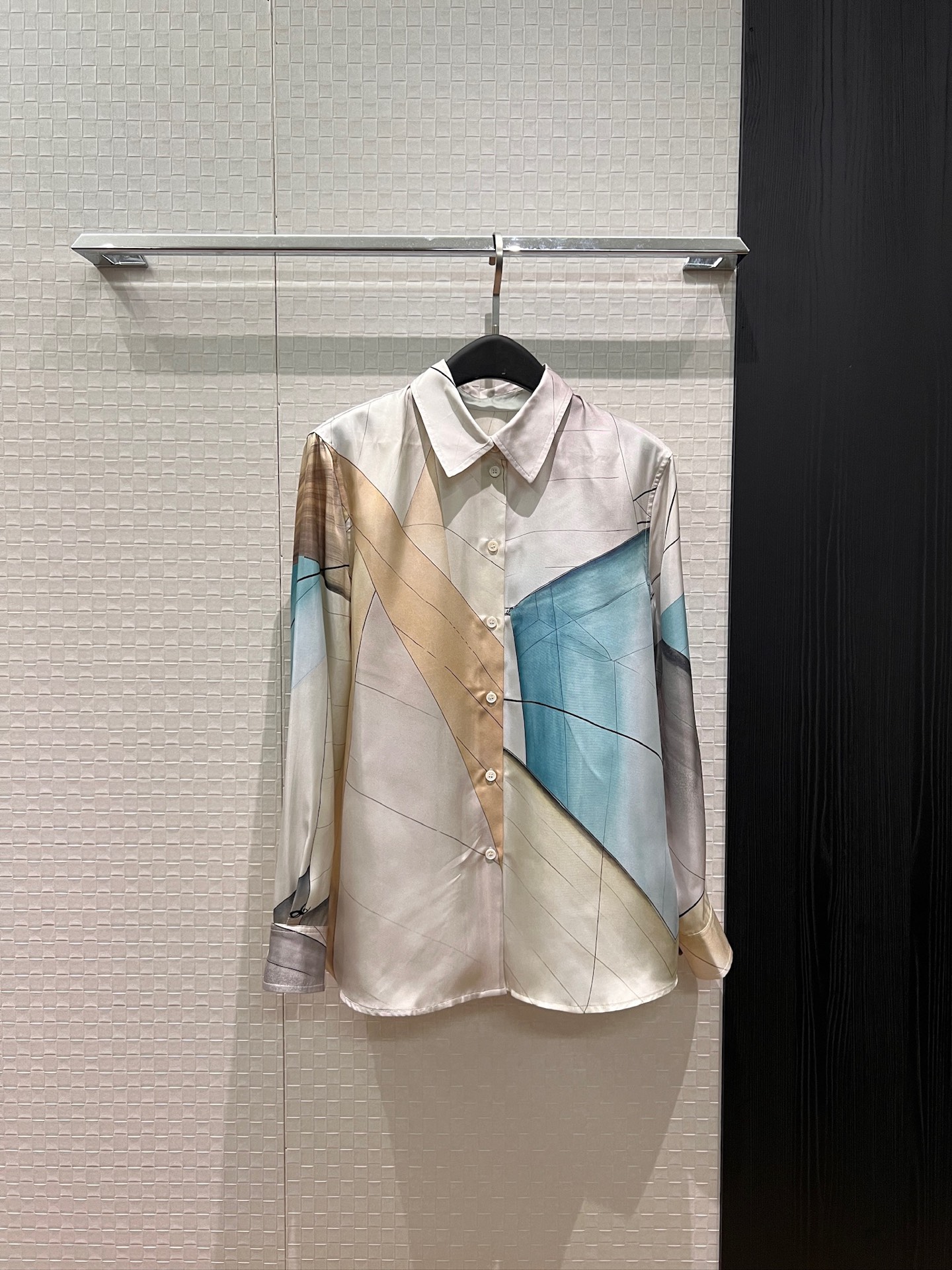 NO:831186,New positioning geometric printed silk twill shirt. Heavy silk, simple and fashionable, versatile for commuting, ladylike temperament, S-XL,,real silk,19860909新款定位几何印花真丝斜纹真丝衬衣 重磅真丝简约时尚 通勤百搭 名媛气质 S-XL,,real silk,,Women's clothing