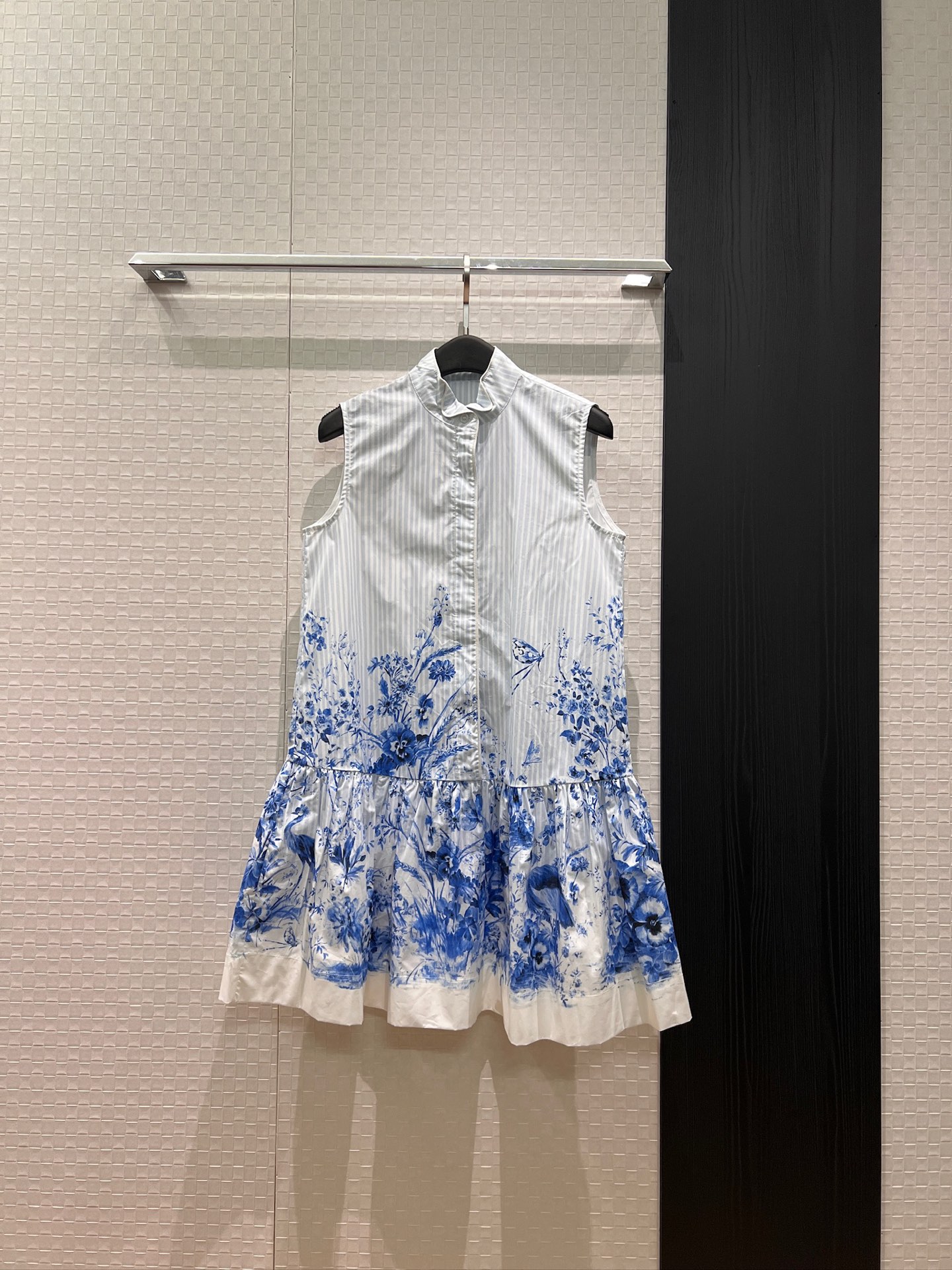 NO:834665,New striped blue and white porcelain positioning printed sleeveless doll dress with ruffled skirt, A-line version, cotton printing, cute, age-reducing, leisure and vacation S-XL,,skirts,19860909新款条纹青花瓷定位印花无袖娃娃连衣裙拼接荷叶裙摆 A字版型 棉布印花 可爱减龄 休闲度假 S-XL,,skirts,,Women's clothing
