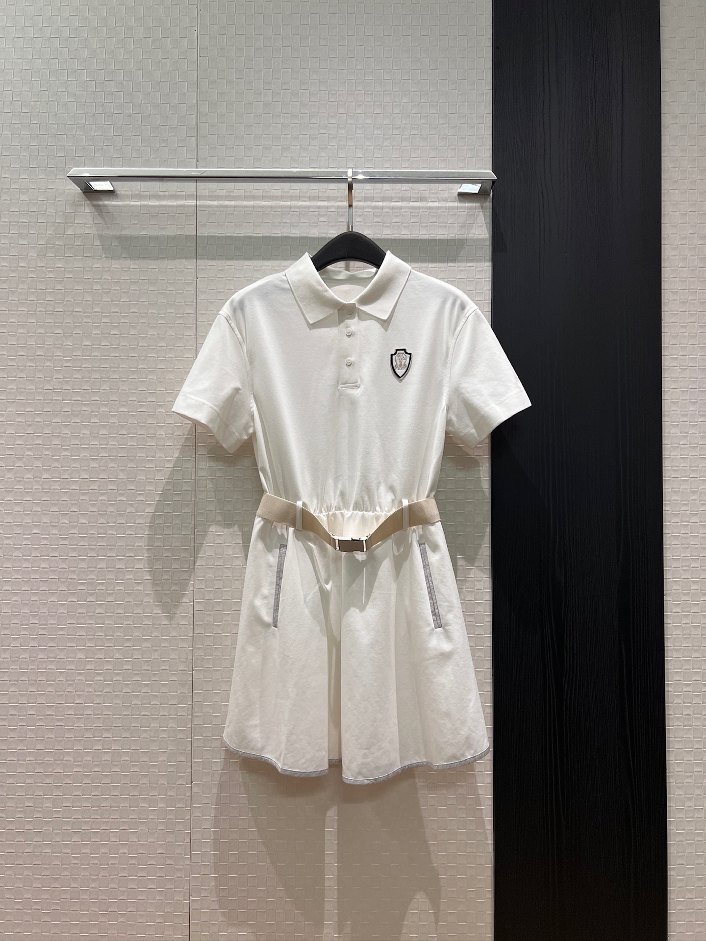 NO:834739,New arrival, BC classic embroidery badge decoration, lapel polo short-sleeved dress with buckle belt, elastic waist, pockets on both sides, casual and cute, sports to reduce age, SML, skirts, T-shirt,19860909新款来袭BC经典刺绣徽章装饰 翻领polo短袖连衣裙配送卡扣腰带 松紧收腰 两侧有口袋休闲可爱 运动减龄 SML,,skirts,T-shirt,,Women's clothing