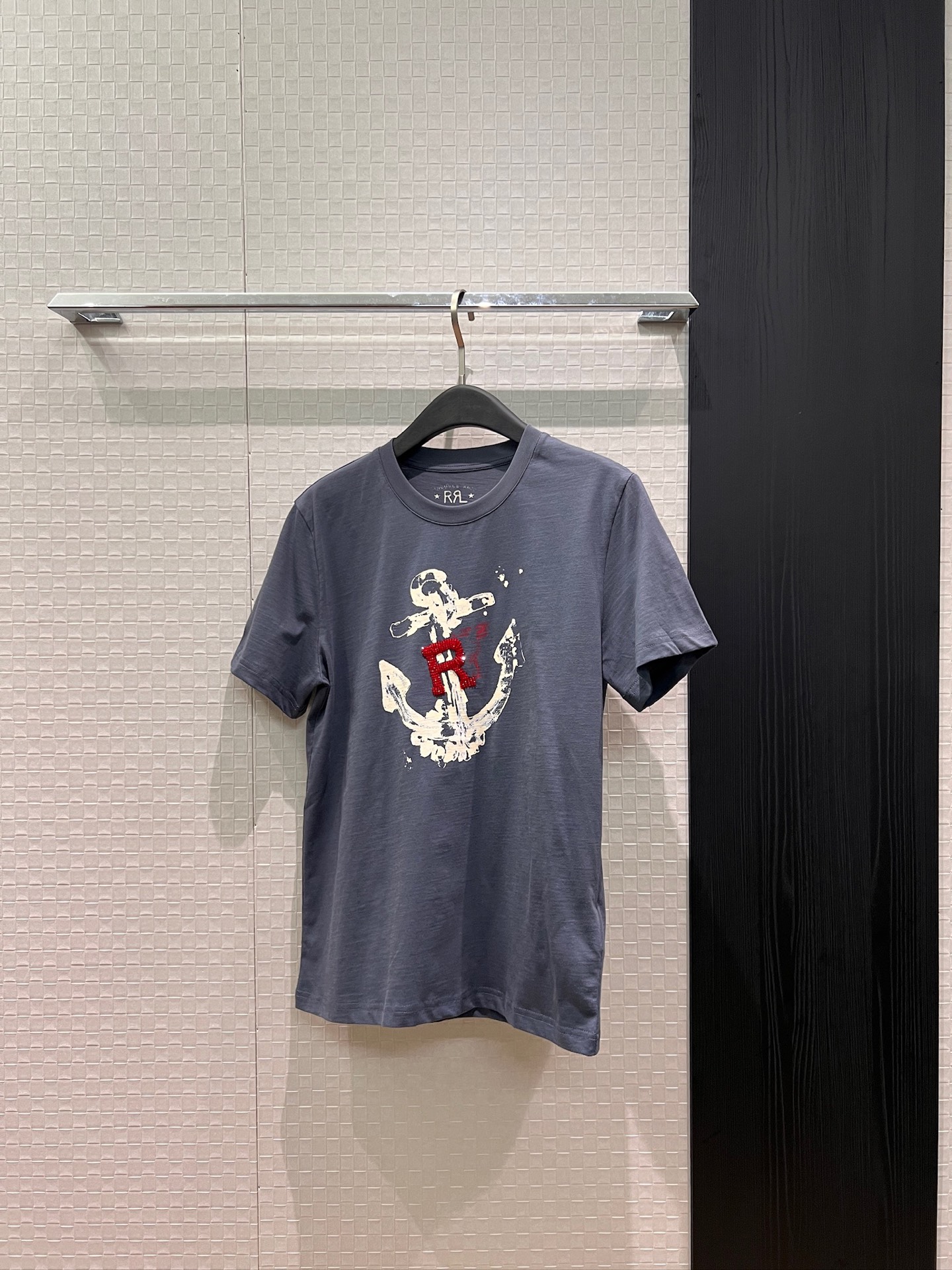 NO:835361,New RL heavy industry beaded anchor print T-shirt with old print, fashionable and versatile, gray blue/white SML,,tees,t-shirt,19860909新款RL重工钉珠船锚印花T恤做旧印花 时尚百搭 灰蓝/白色 SML,,tees，t-shirt,,Women's clothing