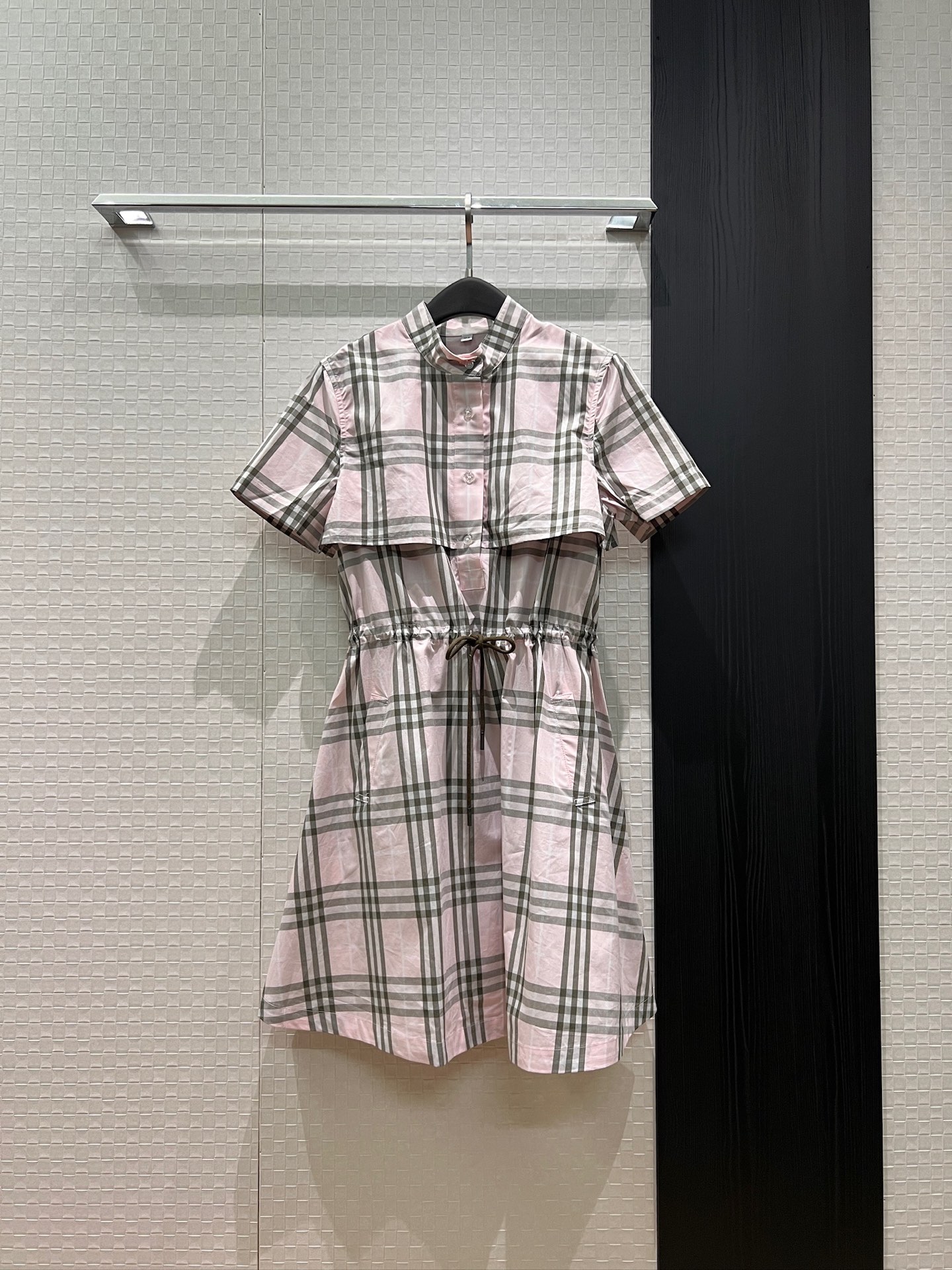 NO:835371,New style contrasting stand-up collar plaid short-sleeved dress, drawstring waist design, baby doll skirt is loose and casual, college age-reducing, pockets on both sides, pink khaki S-XL,,skirts,T-shirt,19860909新款冲冲立领格纹短袖连衣裙 抽绳收腰设计 娃娃裙宽松休闲 学院减龄 两侧有口袋粉色卡其 S-XL,,skirts,T-shirt,,Women's clothing