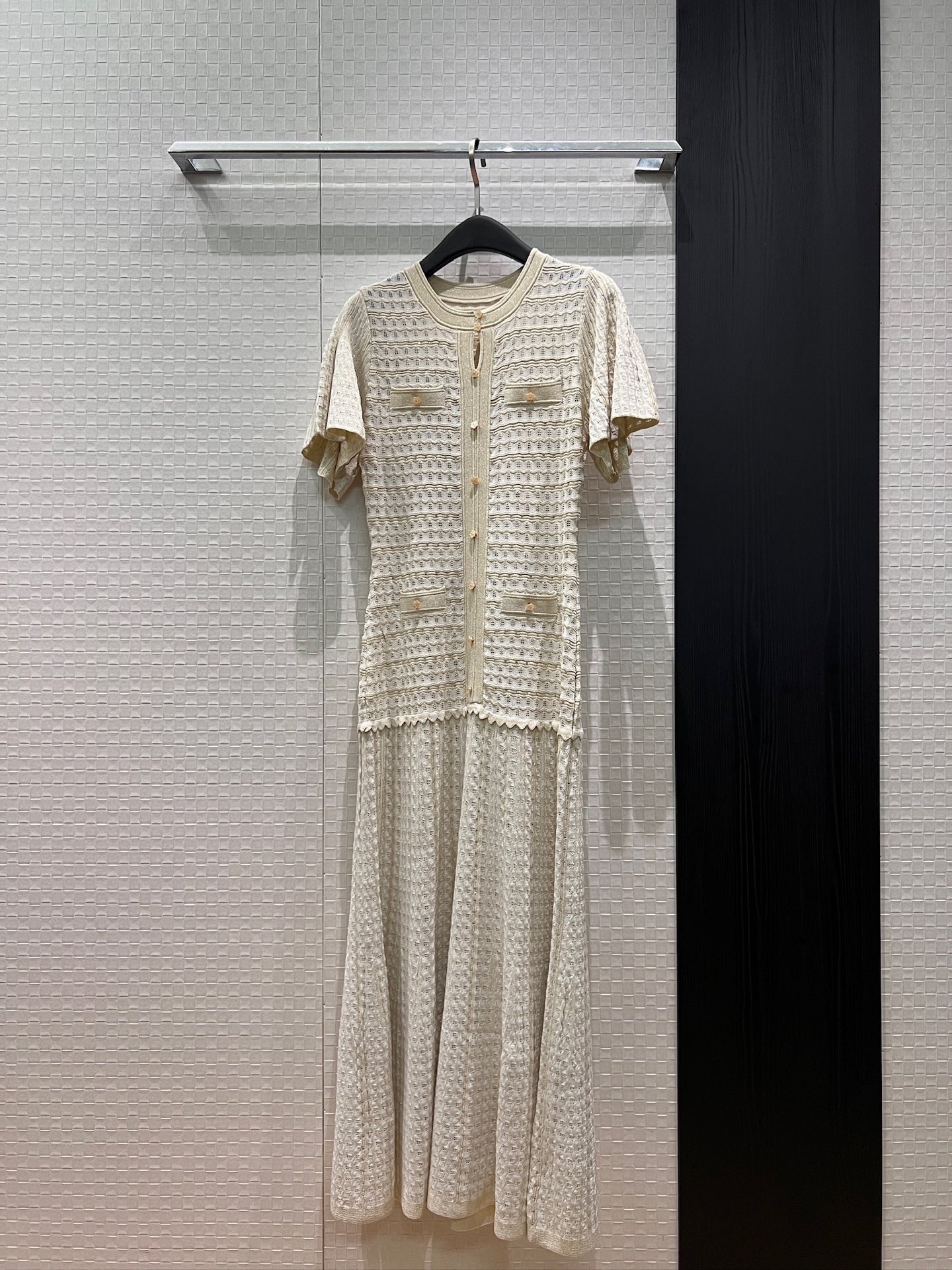 NO:835417,New sparkling customized gold thread knitted lotus leaf sleeve dress, long skirt with hollow chest, heavy-duty full-body hot diamonds, slimming and slimming, socialite elegance, age-reducing plutocrat's daughter's capital, dark blue apricot SML,,skirts,19860909新款闪闪定制金线针织荷叶袖连衣裙 长裙胸前镂空 重工全身烫钻 修身显瘦 名媛优雅 气质减龄财阀千金本金 深蓝杏色 SML,,skirts,,Women's clothing