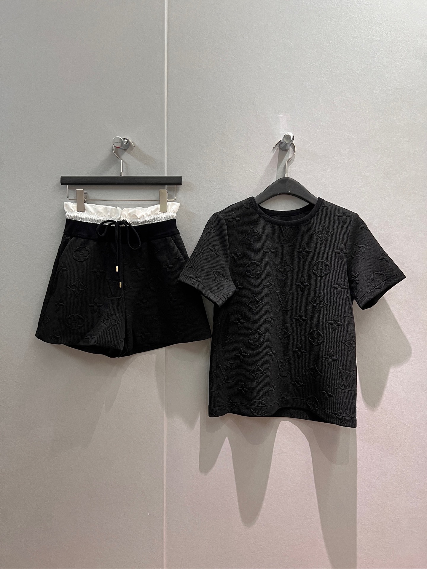 NO:836006,T-shirt shorts new three-dimensional embossed presbyopic T-shirt with flower bud waist contrasting color presbyopic shorts elastic waist drawstring waist decoration casual age reduction fashion versatile S-XL T-shirt 3 sizes, shorts, tees, t-shirt,19860909T恤 短裤 新款立体浮雕老花T恤拼接花苞腰撞色老花短裤松紧腰 抽绳收腰装饰 休闲减龄 时尚百搭 S-XL T恤3码,,shorts,tees，t-shirt,,Women's clothing