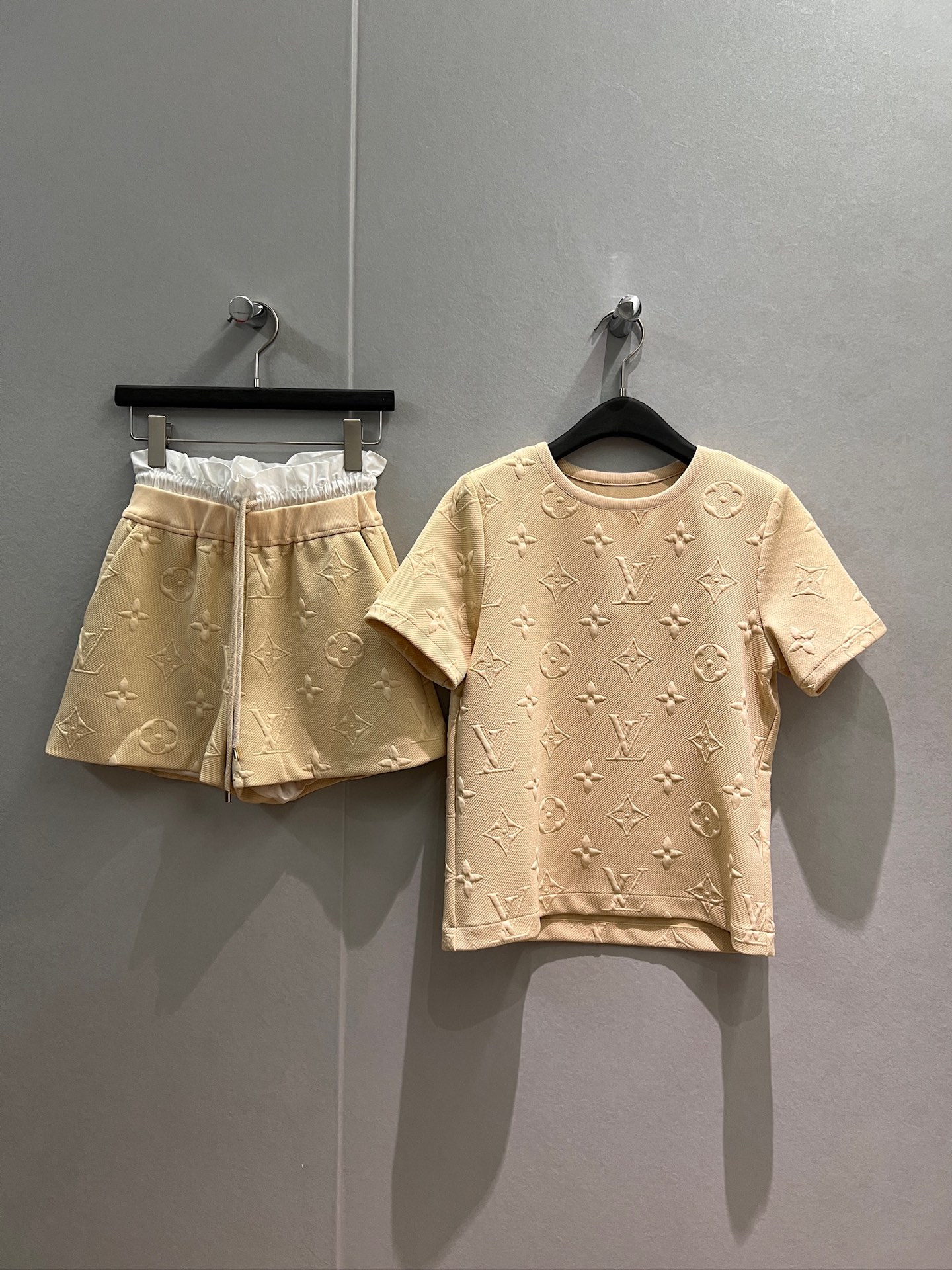 NO:836018,T-shirt shorts new three-dimensional embossed presbyopic T-shirt with flower bud waist contrasting color presbyopic shorts elastic waist drawstring waist decoration casual age reduction fashion versatile S-XL T-shirt 3 sizes, shorts, tees, t-shirt,19860909T恤 短裤 新款立体浮雕老花T恤拼接花苞腰撞色老花短裤松紧腰 抽绳收腰装饰 休闲减龄 时尚百搭 S-XL T恤3码,,shorts,tees，t-shirt,,Women's clothing