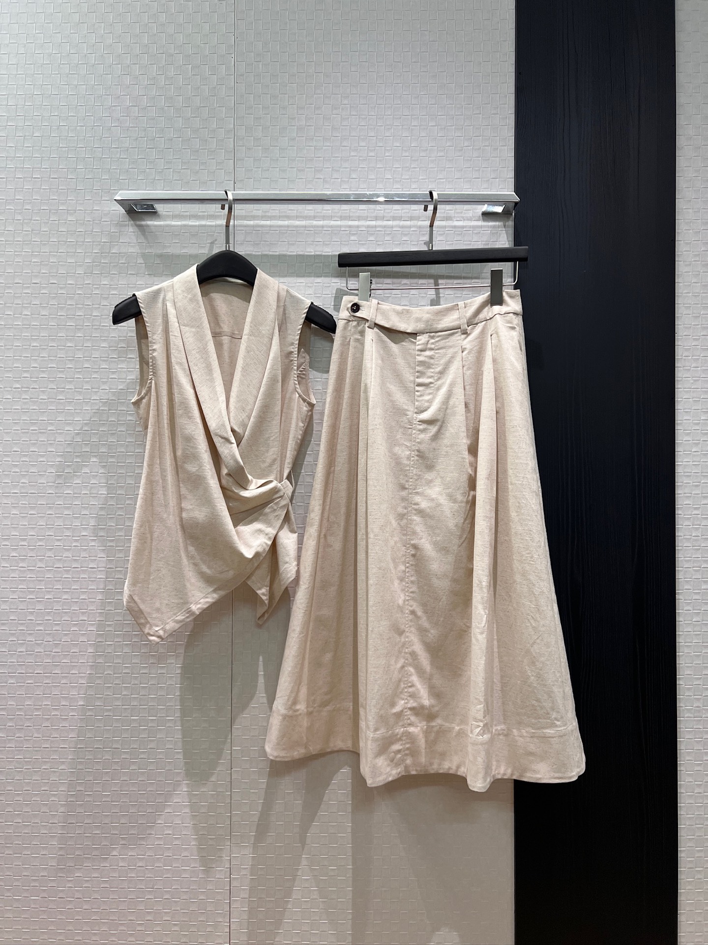 NO:837439,Tops and skirts New arrival Green fruit collar pleated lace-up waistcoat sleeveless top splicing design A-line linen skirt simple and fashionable temperament slim and versatile for commuting apricot white SML,,skirts,19860909上衣 半裙 新款来袭青果领褶皱系带收腰马甲无袖上衣拼接设计A字亚麻半裙 简约时尚 气质修身通勤百搭 杏色白色 SML,,skirts,,Women's clothing
