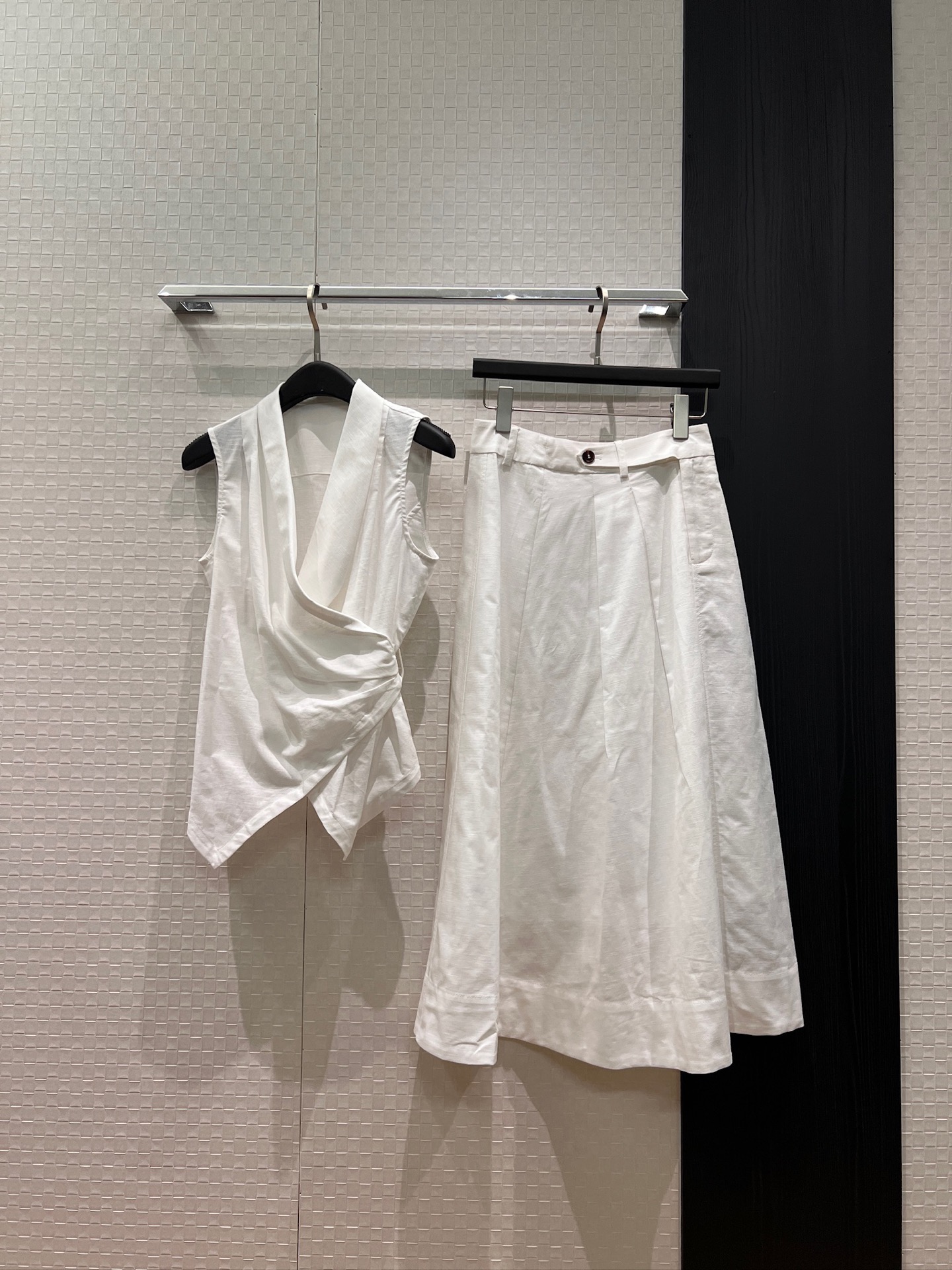 NO:837428,Tops and skirts New arrival Green fruit collar pleated lace-up waistcoat sleeveless top splicing design A-line linen skirt simple and fashionable temperament slim and versatile for commuting apricot white SML,,skirts,19860909上衣 半裙 新款来袭青果领褶皱系带收腰马甲无袖上衣拼接设计A字亚麻半裙 简约时尚 气质修身通勤百搭 杏色白色 SML,,skirts,,Women's clothing