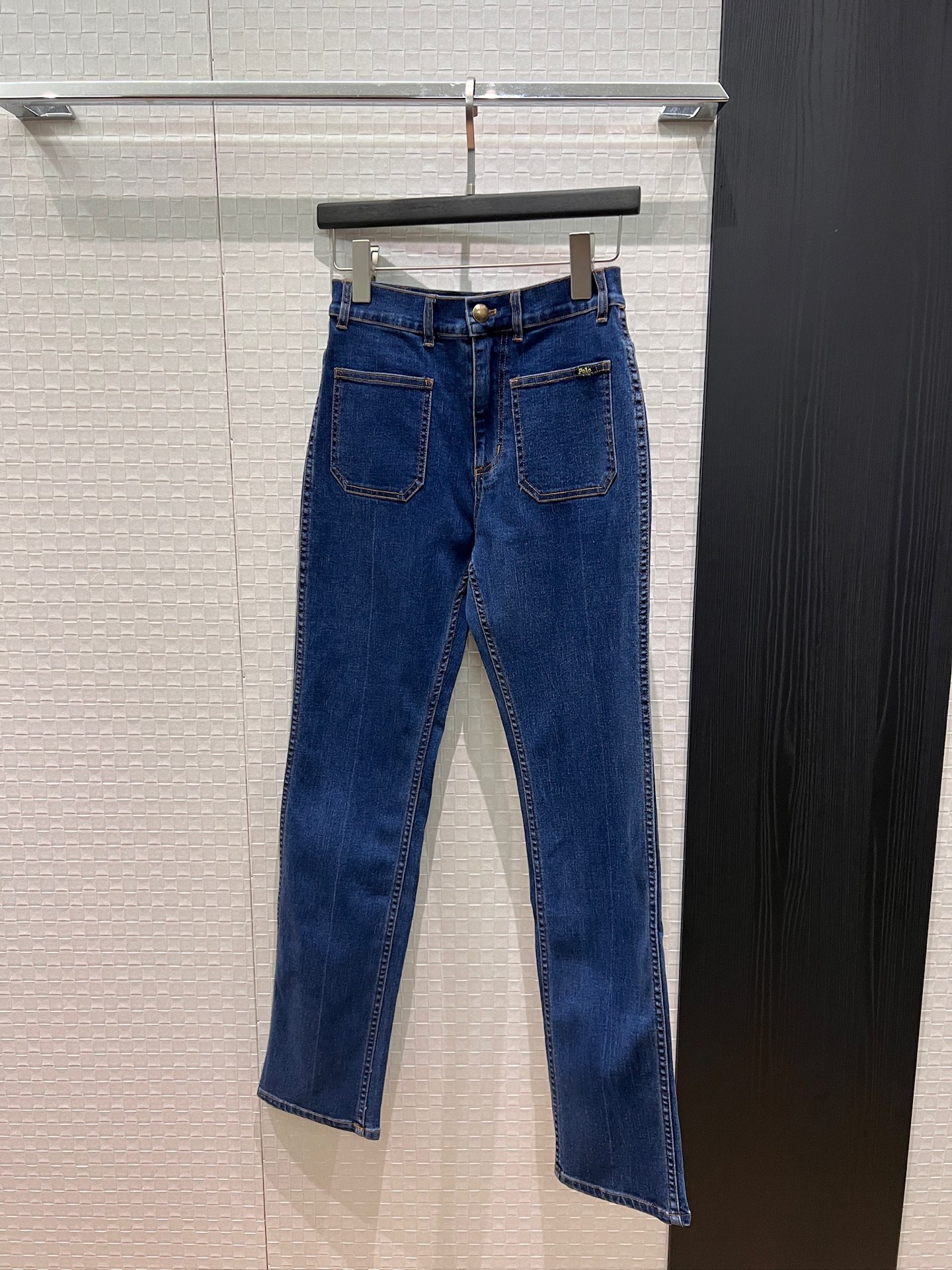 NO:838104,New model of Jessica Jung's same style embroidered pony square pockets and small leg jeans. The fabric is comfortable and stretchy. It is slim and slim. A must-have for paper people. Blue and white. SML,,jeans,19860909新款郑秀晶同款 刺绣小马方形口袋小脚牛仔裤面料舒适 有弹力 修身显瘦纸片人必备 蓝色白色 SML,,jeans,,Women's clothing