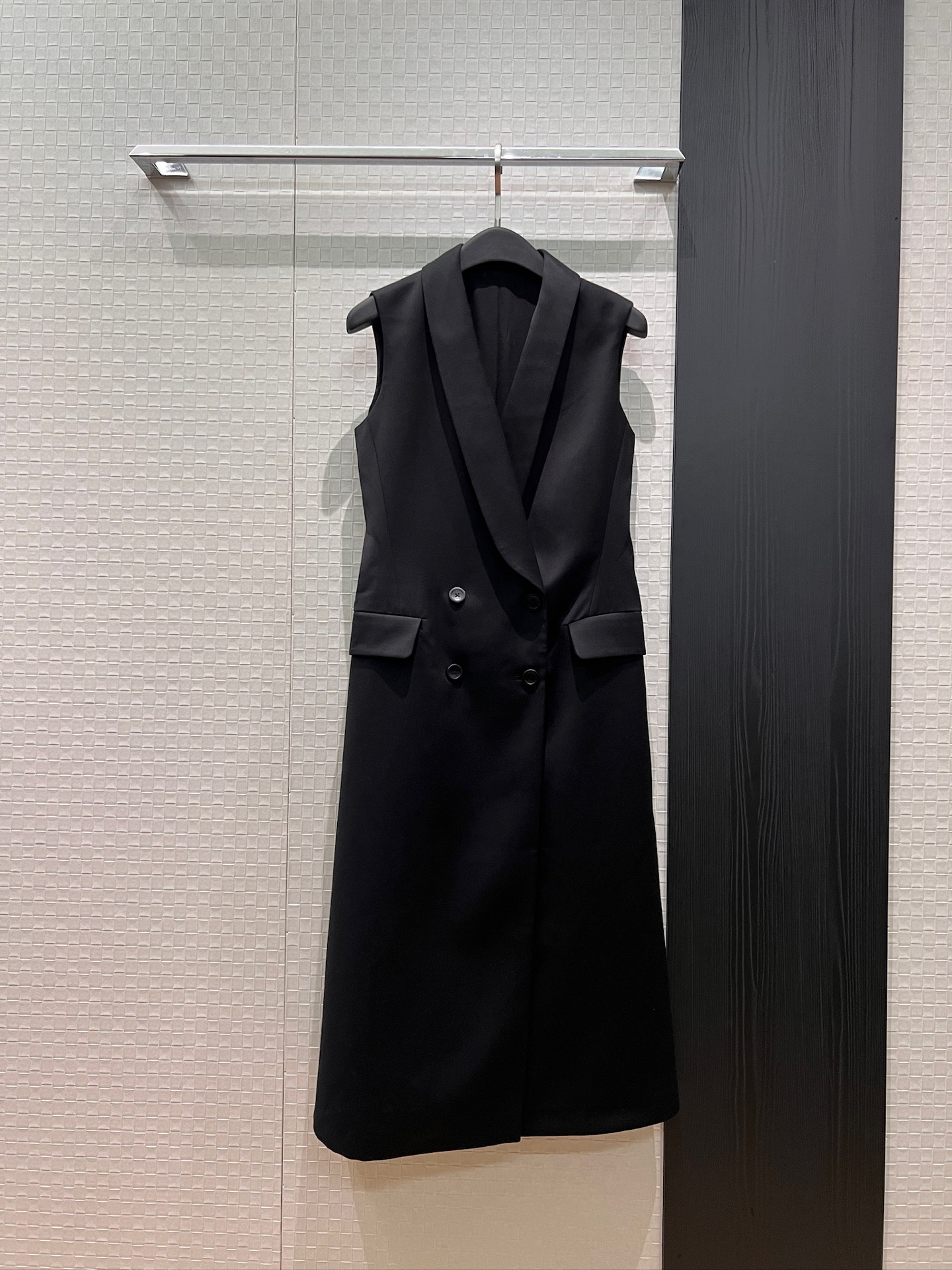 NO:838093,New green fruit collar double-breasted long vest coat and skirt with flap pockets on both sides. Three-dimensional tailoring. Slim and slim, simple and fashionable. Full of aura. Can be worn alone or layered. S-XL,,skirts,jackets & coats,19860909新款青果领 双排扣长款马甲外套裙两侧翻盖口袋 立体剪裁 修身显瘦简约时髦 气场十足 单穿叠穿都可 S-XL,,skirts,jackets & coats,,Women's clothing