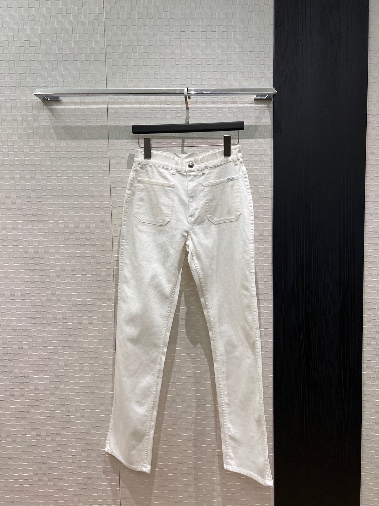 NO:838095,New model of Jessica Jung's same style embroidered pony square pockets and small leg jeans. The fabric is comfortable and stretchy. It is slim and slim. A must-have for paper people. Blue and white. SML,,jeans,19860909新款郑秀晶同款 刺绣小马方形口袋小脚牛仔裤面料舒适 有弹力 修身显瘦纸片人必备 蓝色白色 SML,,jeans,,Women's clothing