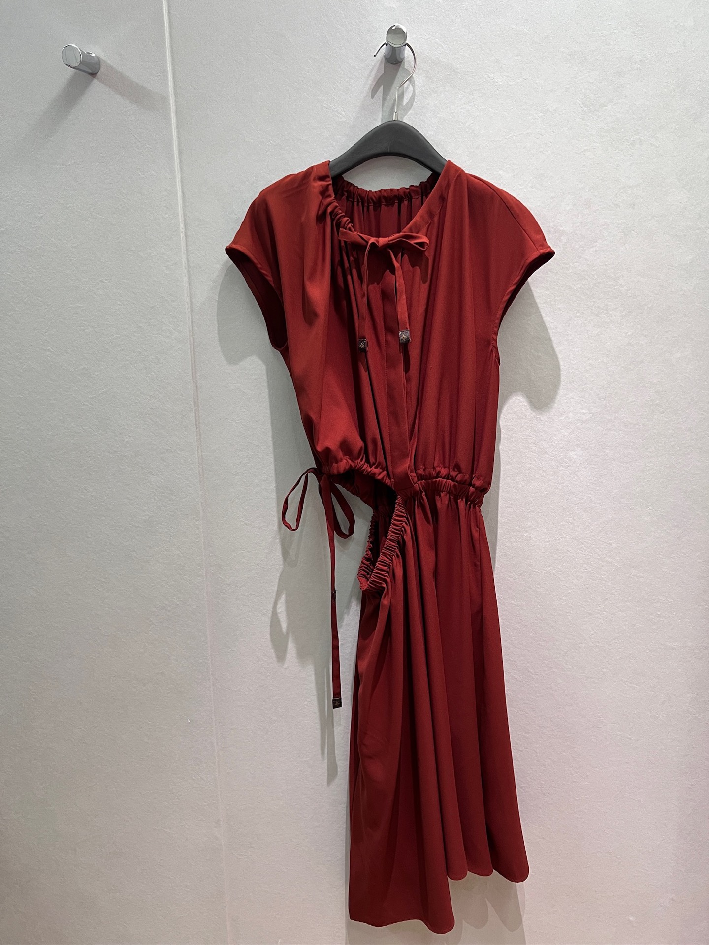 NO:838747,New hollow waist-exposed drawstring design. Round neck, off-shoulder dress, neckline, waistline and drawstring lace decoration. Lazy and casual. Reducing age during vacation. Pockets on both sides. Coffee-orange red S-XL,,skirts,19860909新款镂空露腰抽绳设计 圆领落肩连衣裙领口腰围抽绳系带装饰慵懒休闲 度假减龄 两侧有口袋 咖色橘红 S-XL,,skirts,,Women's clothing