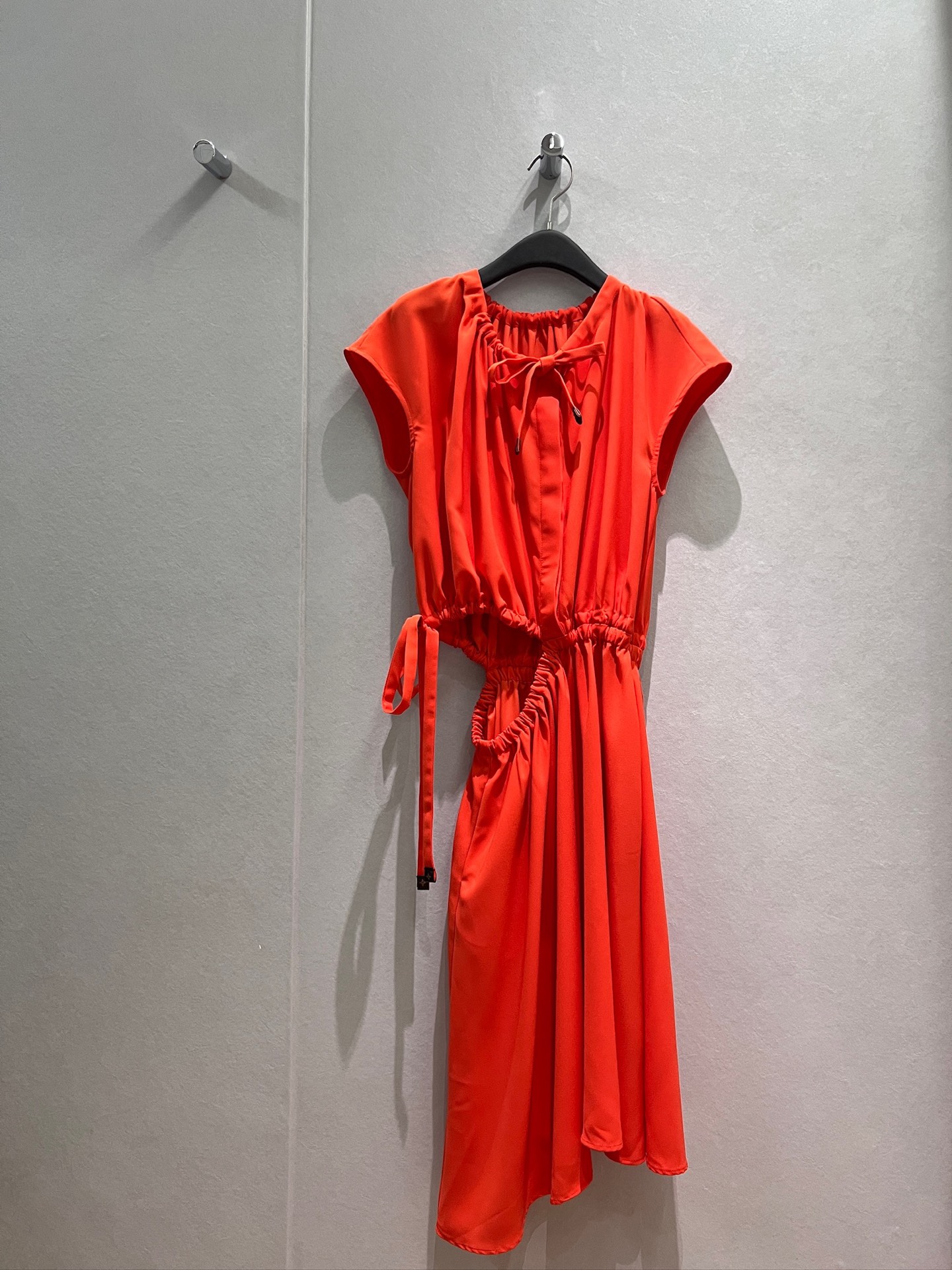 NO:838739,New hollow waist-exposed drawstring design. Round neck, off-shoulder dress, neckline, waistline and drawstring lace decoration. Lazy and casual. Reducing age during vacation. Pockets on both sides. Coffee-orange red S-XL,,skirts,19860909新款镂空露腰抽绳设计 圆领落肩连衣裙领口腰围抽绳系带装饰慵懒休闲 度假减龄 两侧有口袋 咖色橘红 S-XL,,skirts,,Women's clothing