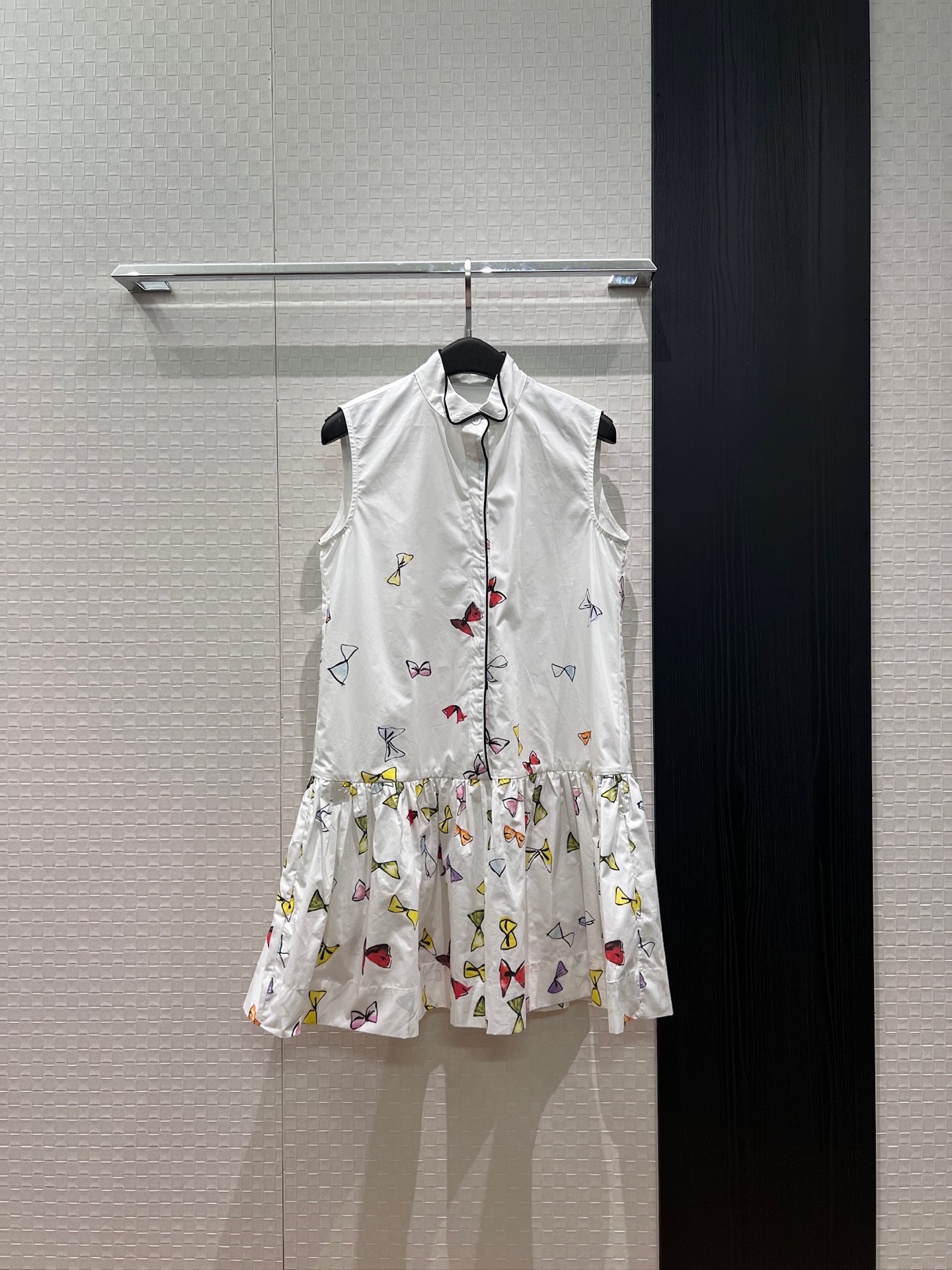 NO:839234,New hand-painted bow printed sleeveless doll dress with ruffled skirt, A-line cotton print, cute, age-reducing, leisure vacation, S-XL,,skirts,19860909新款手绘蝴蝶结印花无袖娃娃连衣裙拼接荷叶裙摆 A字版型棉布印花 可爱减龄 休闲度假 S-XL,,skirts,,Women's clothing
