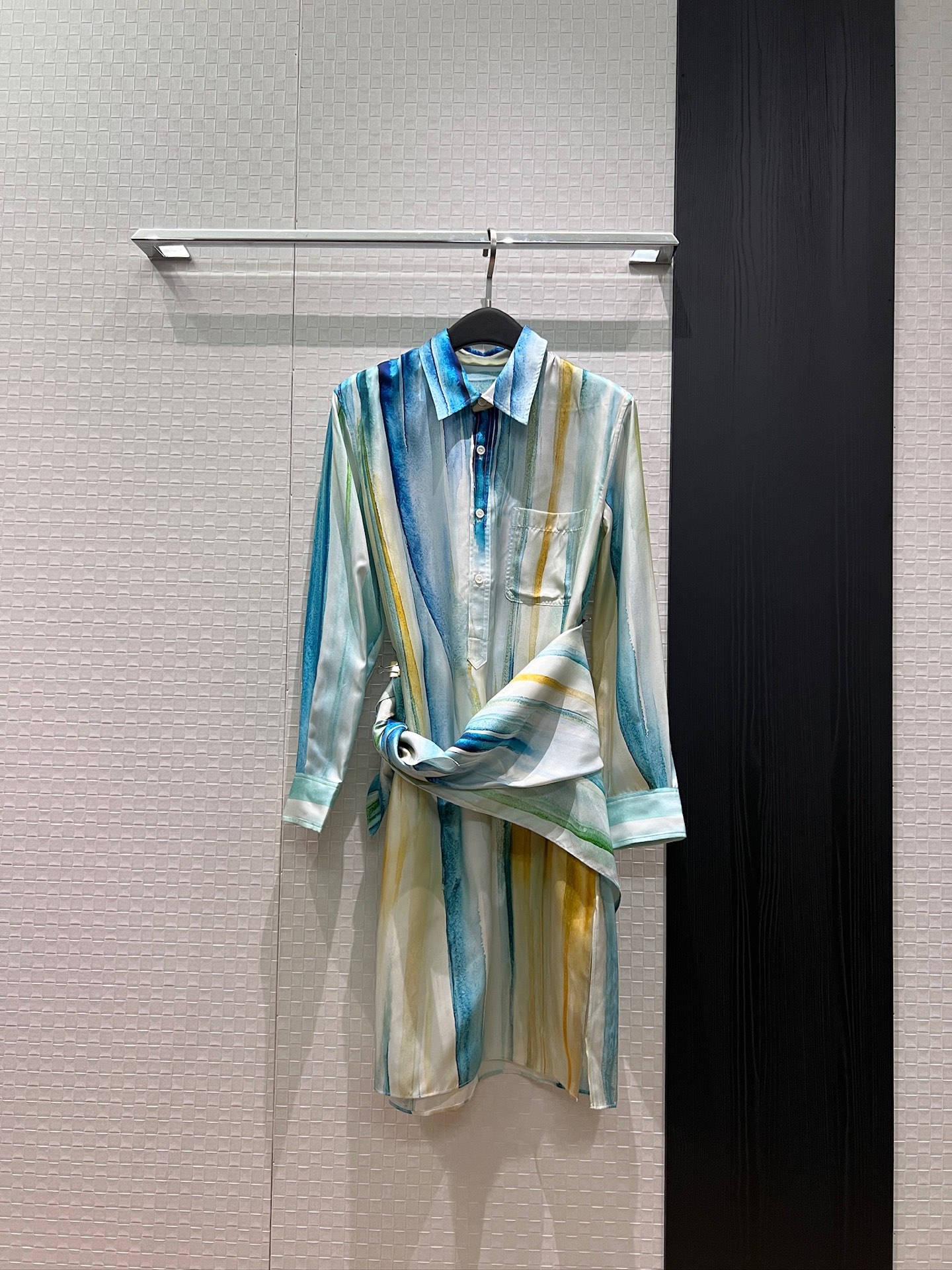 NO:839866,New ink smudged printed silk twill shirt dress, dress twill silk scarf decorated with hem slit, commuting and leisure, old money style and lazy, fashionable temperament S-XL,,skirts,real silk,19860909新款水墨晕染印花真丝斜纹衬衣裙 连衣裙斜纹真丝丝巾装饰下摆开叉 通勤休闲 老钱风慵懒 时尚气质 S-XL,,skirts,real silk,,Women's clothing