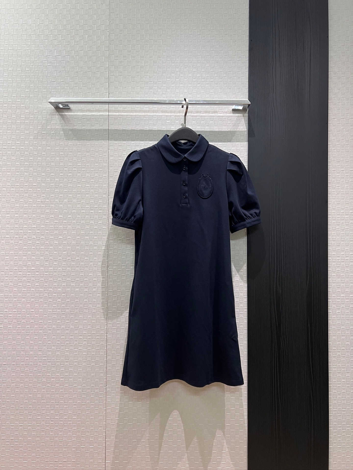NO:839867,New recommended dress with doll collar, magic mirror embroidery and logo badge. Puff short sleeve design polo skirt with chest badge decoration. Casual and age-reducing. Sweet and versatile pockets on both sides. Vacation essentials. Dark blue, pink and white SML, skirts, T-shirt,19860909新款推荐娃娃领魔镜刺绣logo徽章连衣裙 泡泡短袖设计polo裙胸前徽章装饰 休闲减龄 甜美百搭两侧口袋 度假必备 深蓝粉色白色 SML,,skirts,T-shirt,,Women's clothing