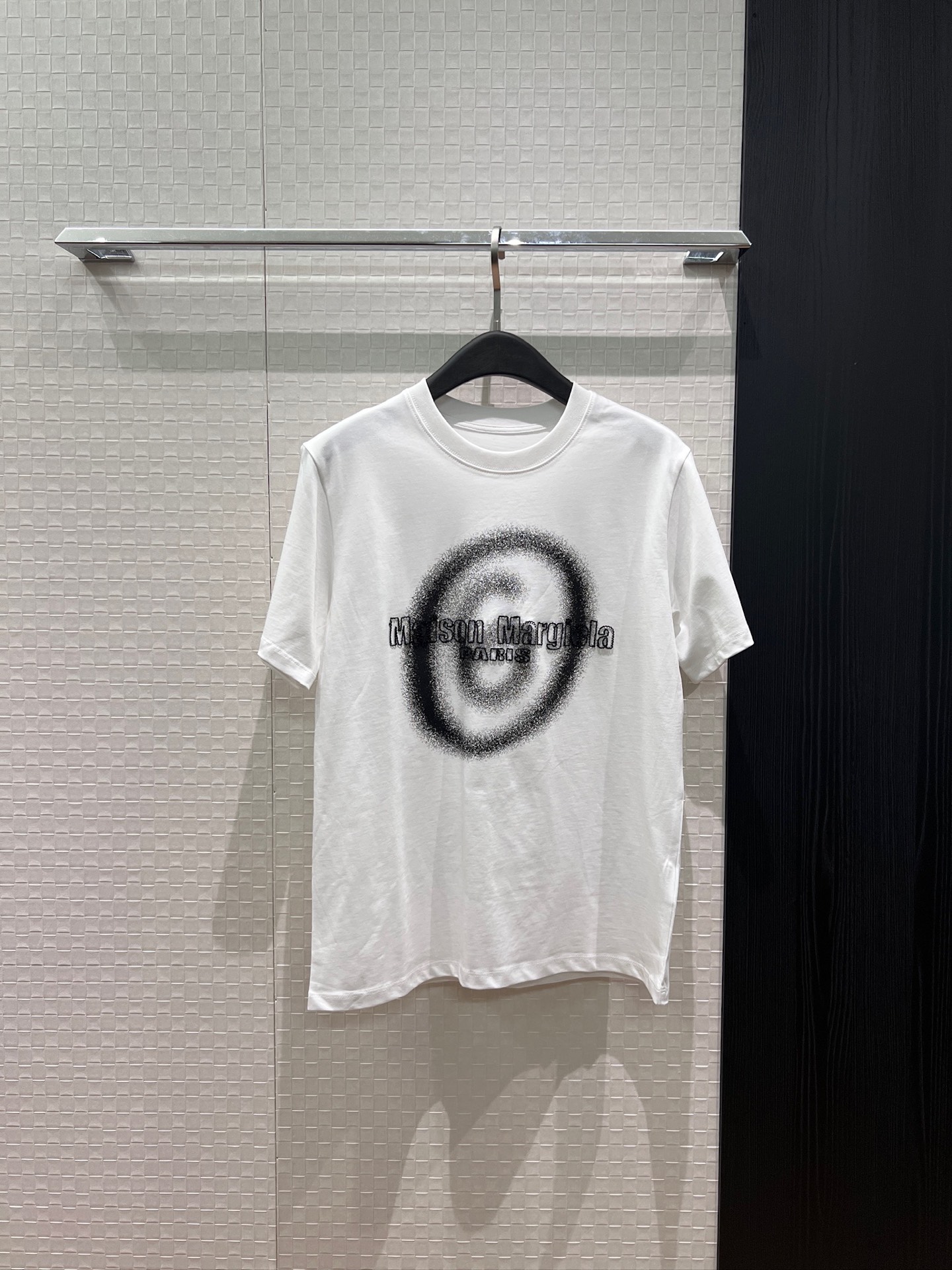 NO:839862,New Margiela MM6 special embroidered logo letter inkjet T-shirt 6 loose and casual, age-reducing and versatile, pink and white SML, masion margiela, masion margiela, tees, t-shirt,19860909新款马吉拉MM6特殊刺绣logo字母喷墨T恤6宽松休闲 减龄百搭 粉色白色 SML,,masion margiela,masion margiela,tees，t-shirt,,Women's clothing