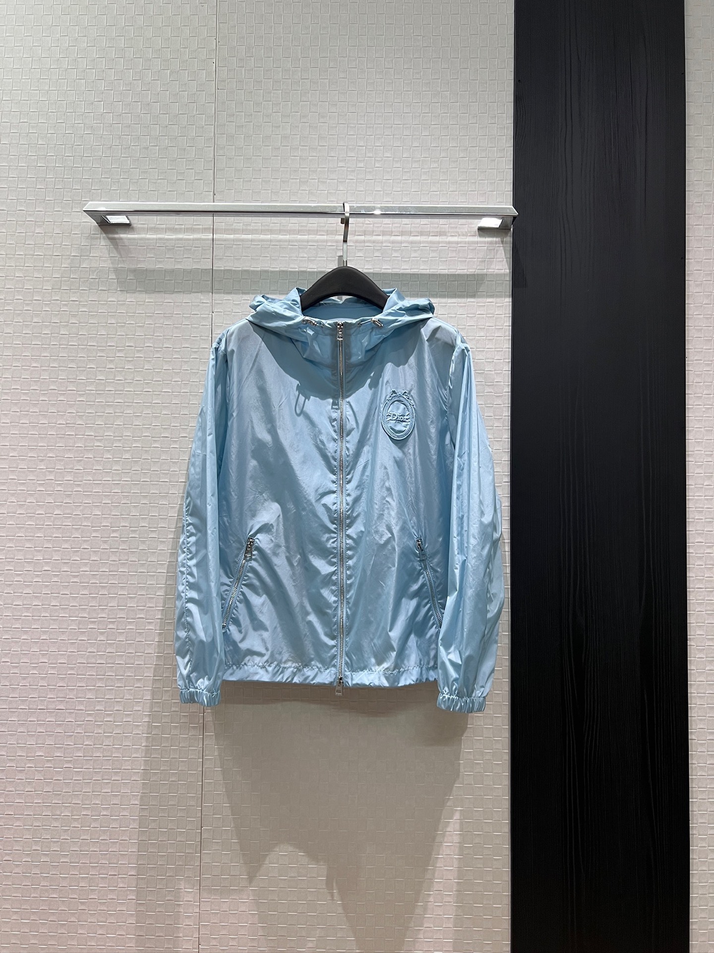NO:840582,New recommended embroidery logo magic mirror badge decoration hooded nylon windbreaker jacket hem drawstring waist elastic cuffs loose casual fashion versatile essential for age reduction khaki blue pink SML,,jackets & coats,hats,19860909新款推荐刺绣logo魔镜徽章装饰 连帽尼龙风衣外套下摆抽绳收腰 松紧袖口 宽松休闲时尚百搭 减龄必备 卡其蓝色粉色 SML,,jackets & coats,hats,,Women's clothing
