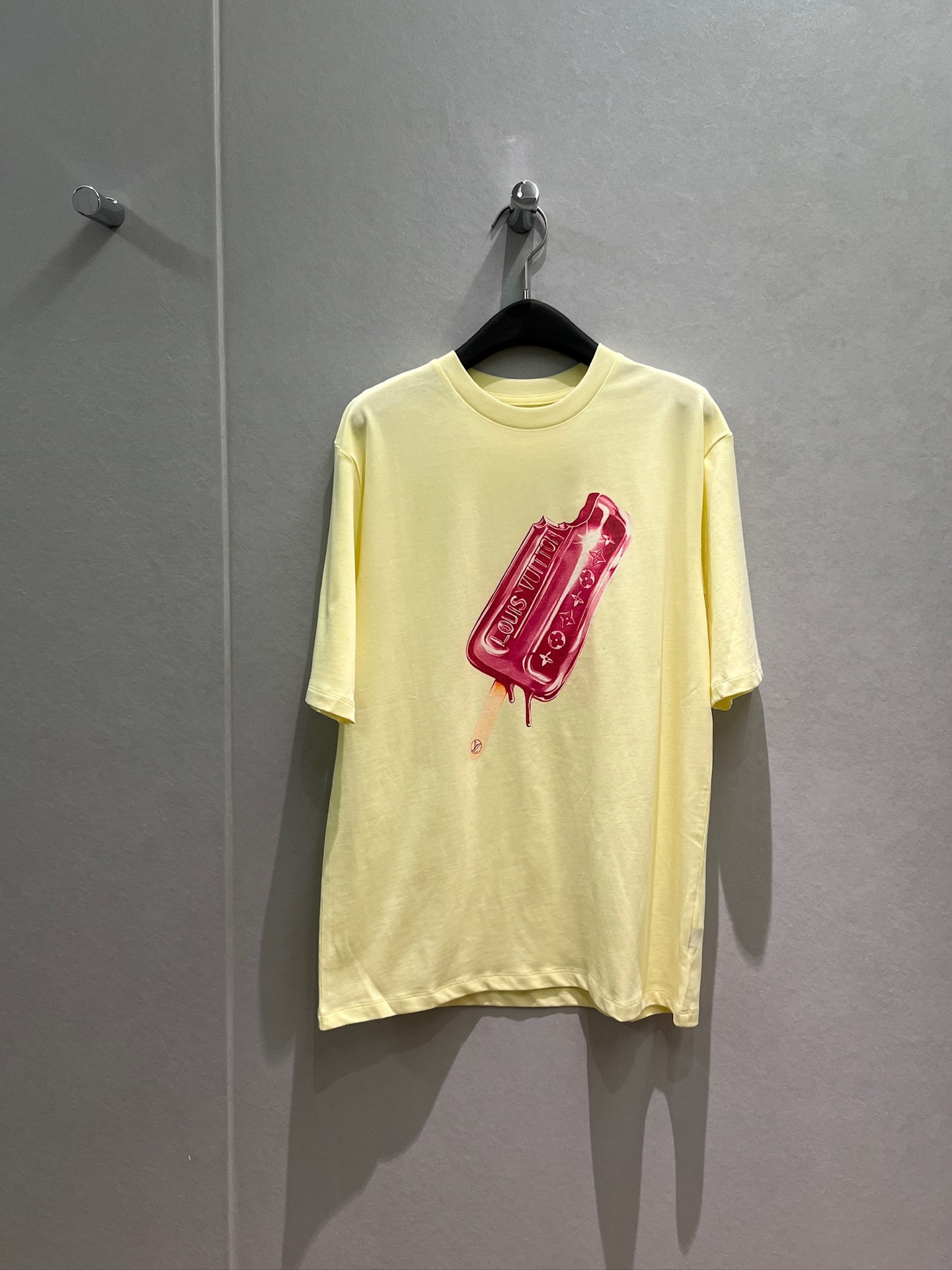 NO:841210,New logo letter ice cream printed T-shirt, loose and casual, simple and versatile SML, tees, t-shirt,19860909新款logo字母雪糕印花T恤 宽松休闲 简单百搭SML,,tees，t-shirt,,Women's clothing