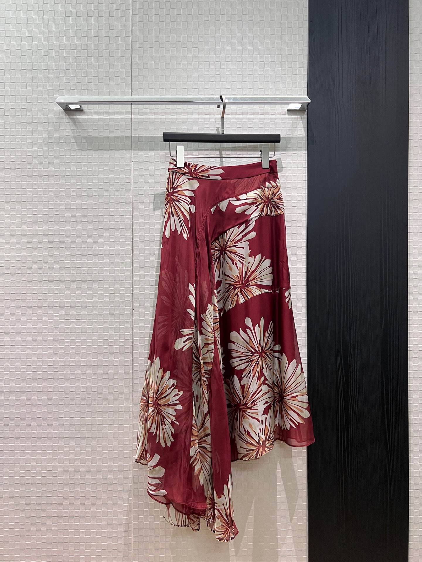 NO:841241,New BC printed irregular splicing elegant skirt, vacation and casual temperament for commuting, elegant and age-reducing red apricot S-XL,,skirts,19860909新款BC印花不规则拼接飘逸半裙 度假休闲气质通勤 优雅减龄红色杏色 S-XL,,skirts,,Women's clothing