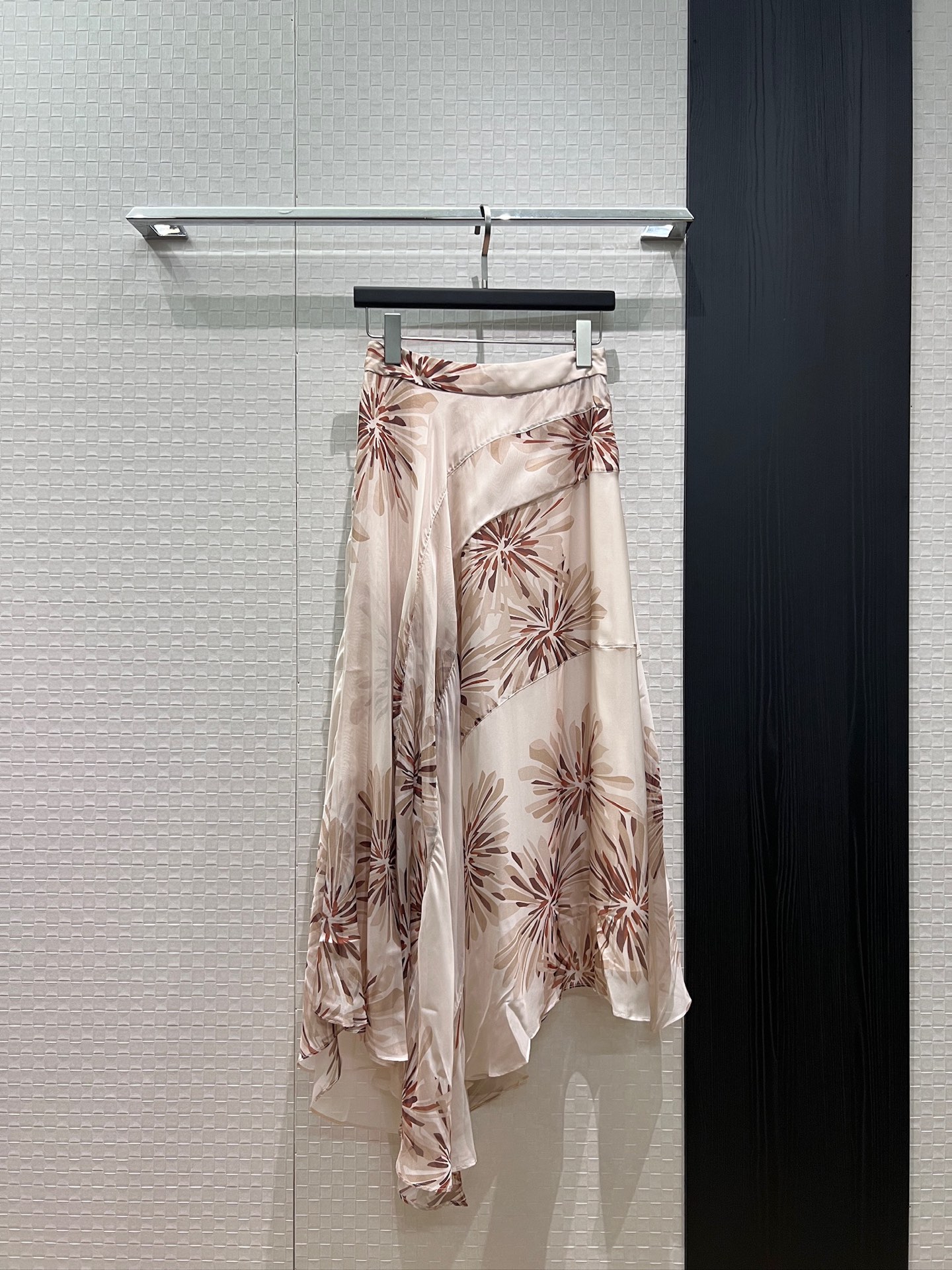 NO:841249,New BC printed irregular splicing elegant skirt, vacation and casual temperament for commuting, elegant and age-reducing red apricot S-XL,,skirts,19860909新款BC印花不规则拼接飘逸半裙 度假休闲气质通勤 优雅减龄红色杏色 S-XL,,skirts,,Women's clothing