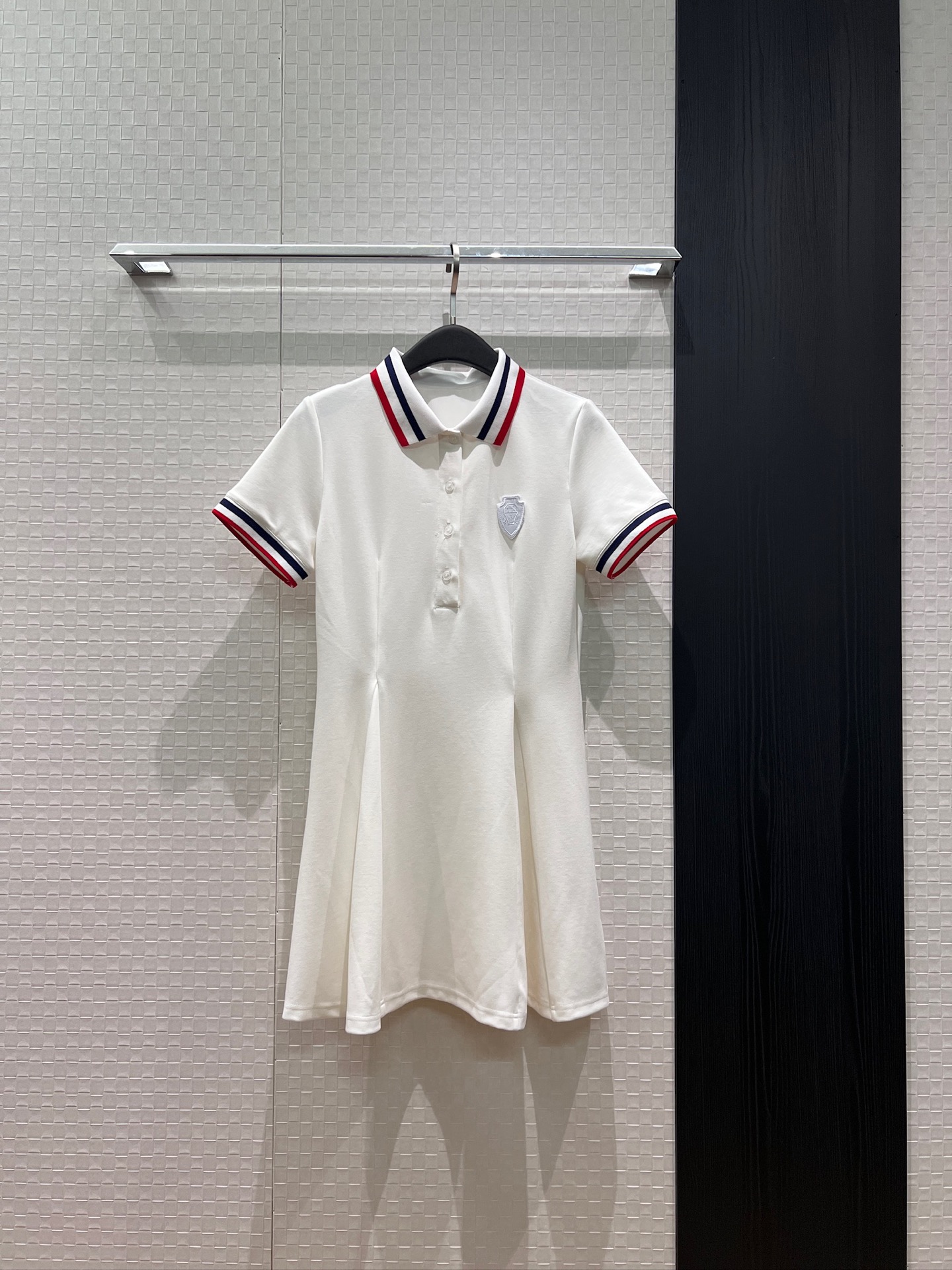 NO:841257,New BC striped collar polo dress, embroidered logo badge on the chest, slim fit, sporty and age-reducing, casual and versatile SML,,skirts,19860909新款来袭BC条纹领polo连衣裙 胸前刺绣logo徽章装饰修身显瘦 运动减龄 休闲百搭SML,,skirts,,Women's clothing