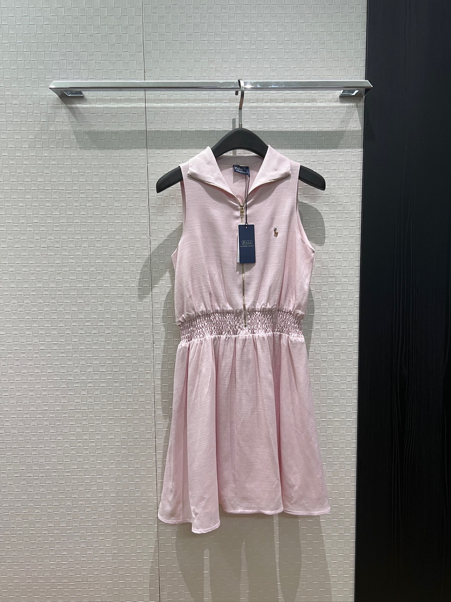 NO:841265,New style embroidered pony logo lapel sleeveless vest dress linen old money to reduce age, elasticated waist casual casual to reduce age, cute and versatile, pink and white SML,,skirts,19860909新款刺绣小马logo翻领无袖背心连衣裙亚麻老钱减龄 打揽松紧收腰休闲减龄 可爱百搭 粉色白色 SML,,skirts,,Women's clothing