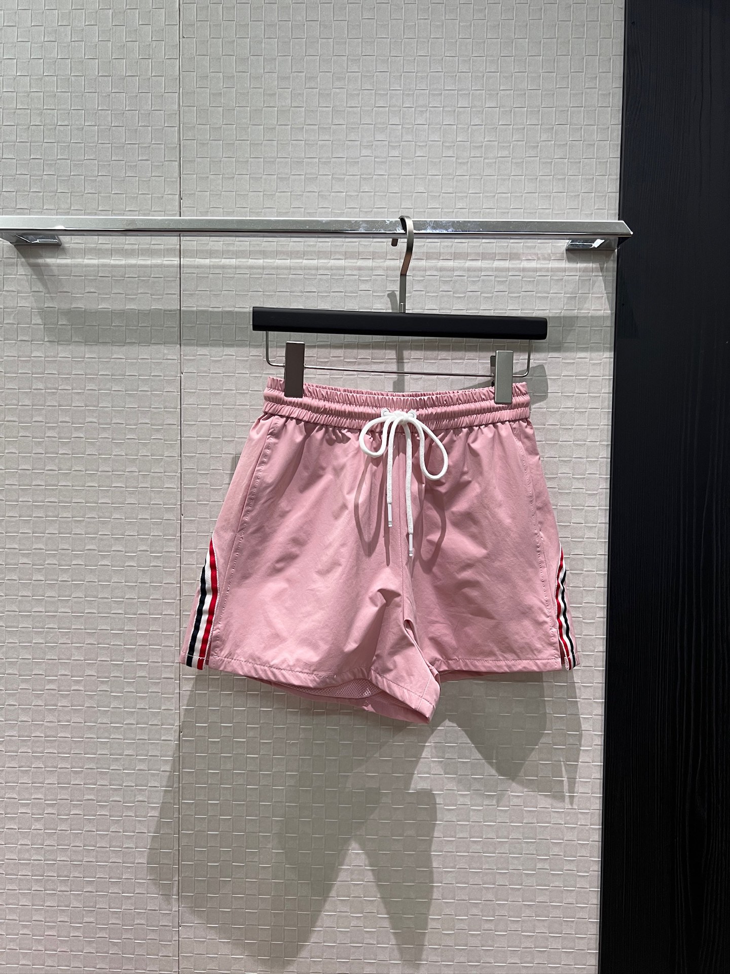 NO:841260,New recommended TB classic red, white and blue webbing splicing decorative shorts, drawstring elastic waist, mesh lining, breathable, comfortable and casual sports, versatile for age reduction, dark blue and pink SML,,shorts,19860909新款推荐TB经典红白蓝织带拼接装饰短裤 抽绳松紧腰网眼内衬 透气舒适休闲运动 减龄百搭 深蓝粉色 SML,,shorts,,Women's clothing