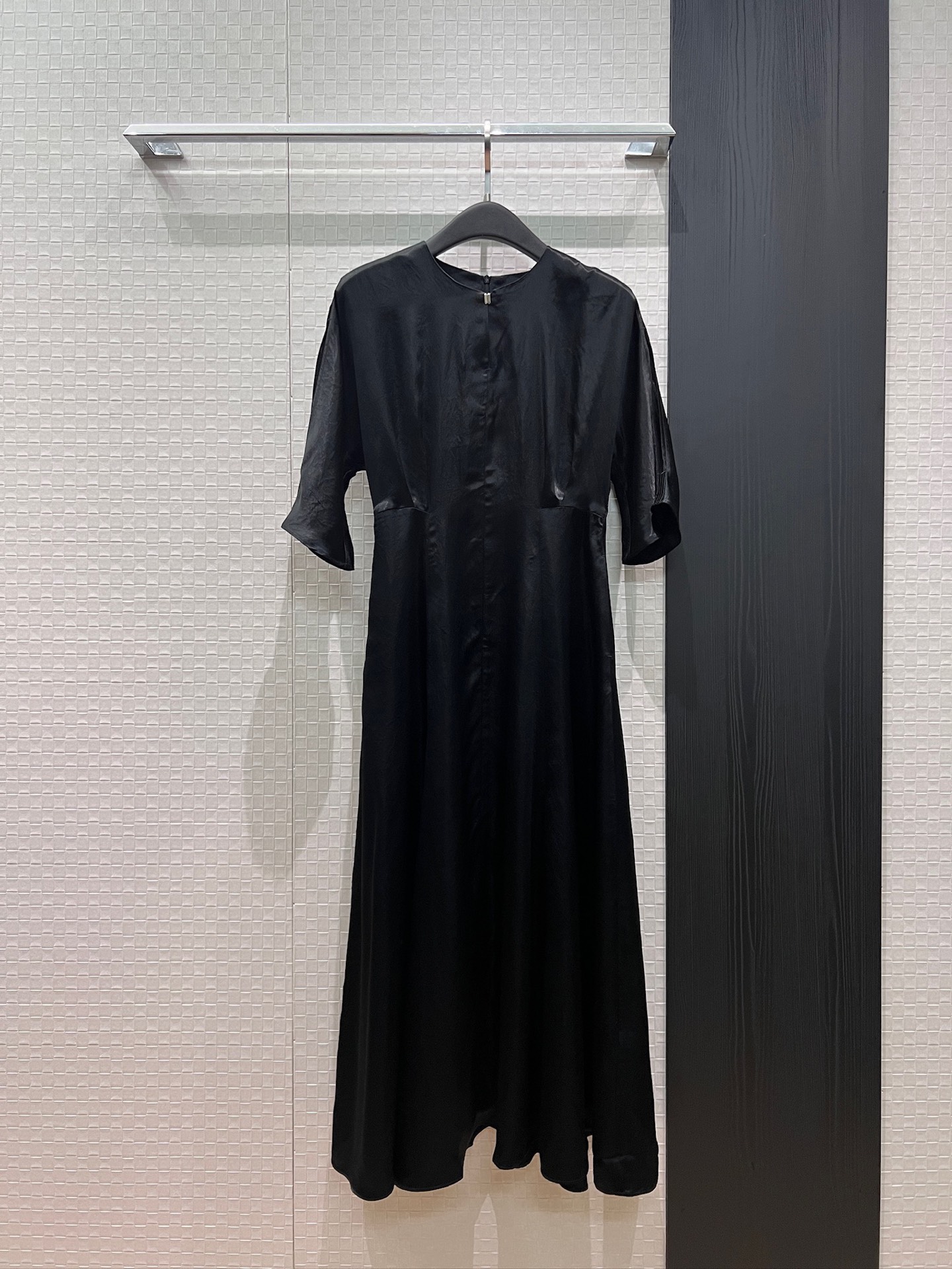 NO:842107,The same style as the new beads. Minimalist hollow design acetate dress with dropped shoulders and hollow sleeves. Slim and slim. Lazy and elegant. The temperament is sophisticated and high-end for commuting. Green black S-XL,,skirts,19860909新款珠珠同款 极简镂空设计醋酸连衣裙落肩镂空中袖 修身显瘦 慵懒优雅 气质通勤精致高级 绿色黑色 S-XL,,skirts,,Women's clothing