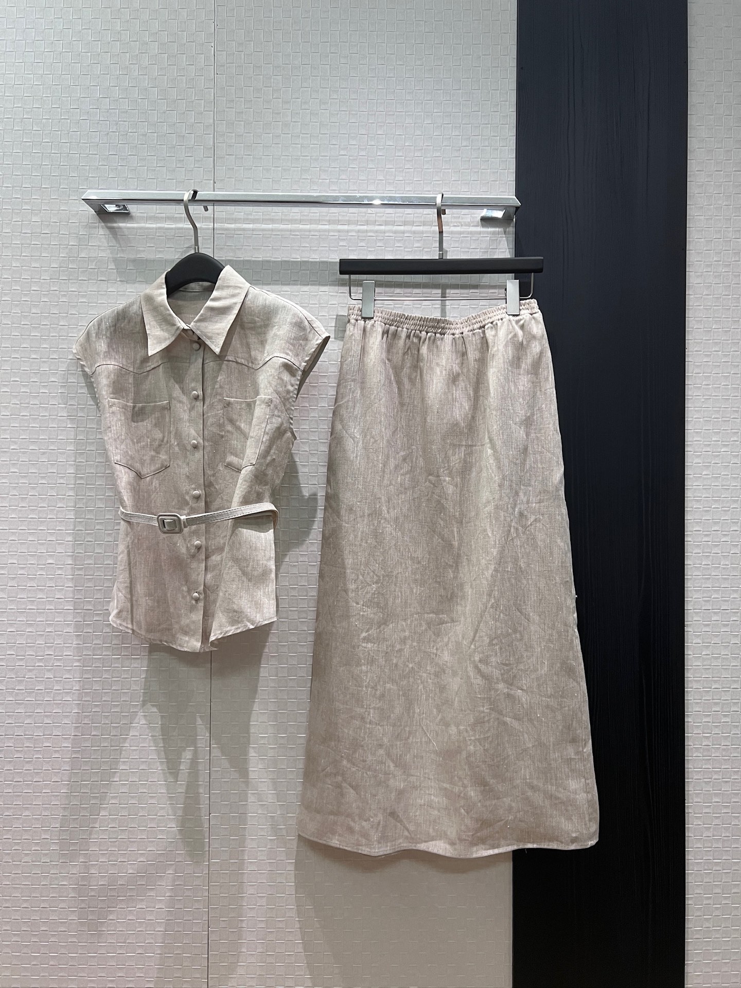 NO:842138,New belt decoration, lapel linen sleeveless top, elastic waist long skirt, linen suit, pockets on both sides for casual and lazy style, old money style, fashionable commuting, slim fit, apricot blue SML,,skirts,19860909新款腰带装饰 翻领亚麻无袖上衣松紧腰长款半裙 亚麻套装 两侧有口袋休闲慵懒 老钱风 时尚通勤 修身显瘦 杏色蓝色 SML,,skirts,,Women's clothing