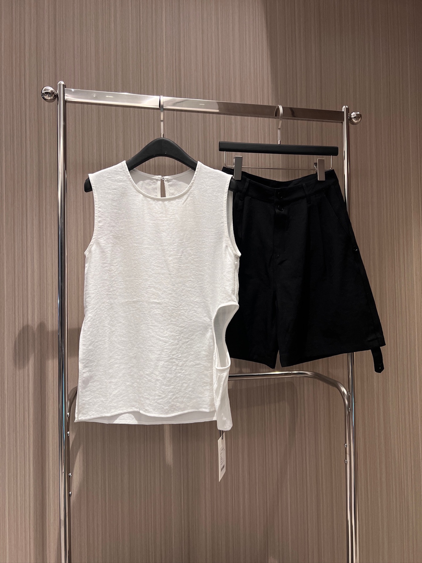NO:844333,New style designer minimalist exposed waist hollowed out sleeveless vest top loose and simple Tencel linen comfortable and cool fashionable and versatile dark blue and white SML,,19860909新款冲冲设计师极简露腰挖空无袖背心上衣宽松简约 天丝麻舒适凉爽 时尚百搭深蓝白色 SML,,,Women's clothing