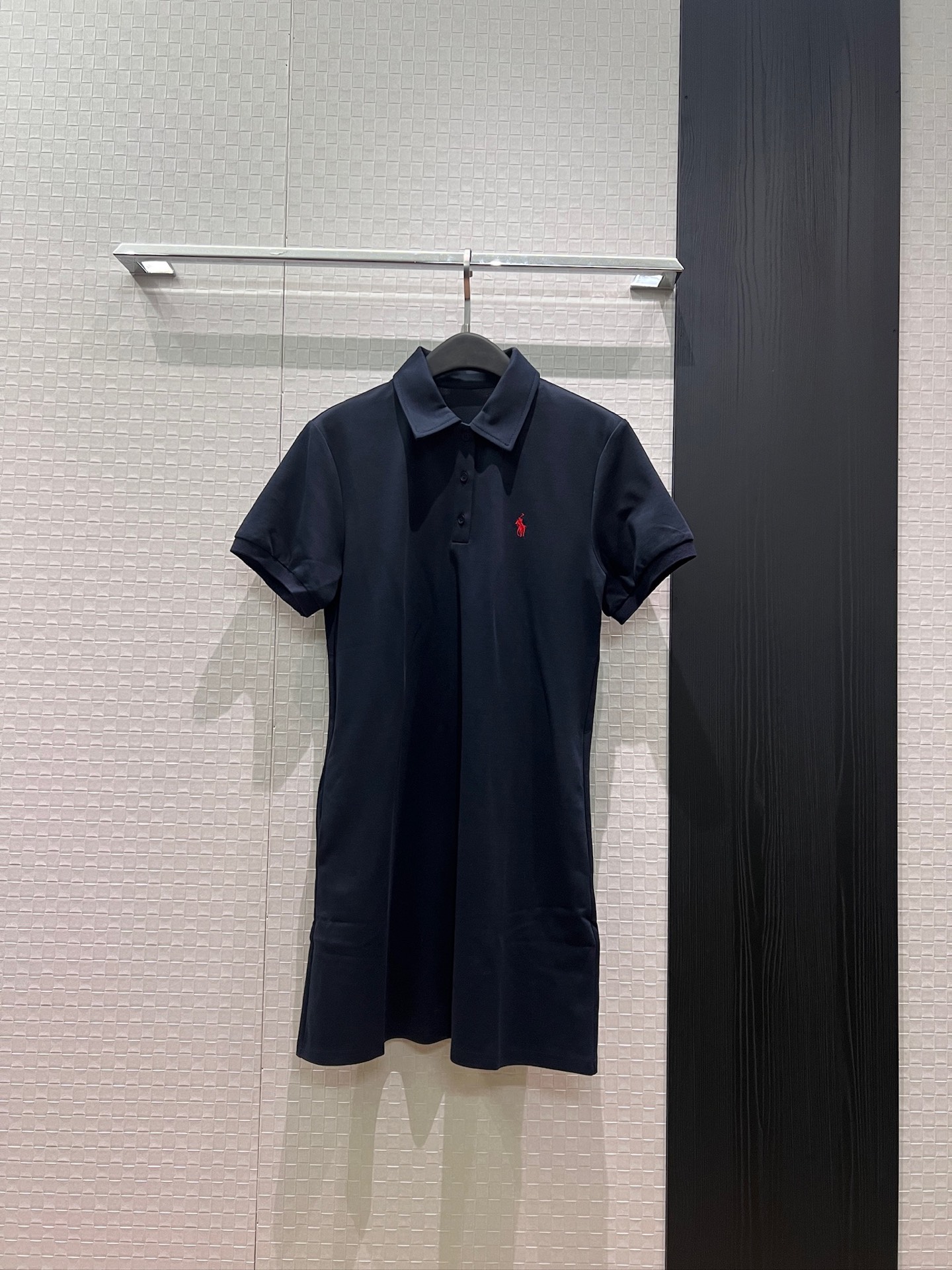 NO:842839,Recommended new style polo skirt with classic embroidered pony logo on the chest and decorated lapels. Pockets on both sides of the dress. Versatile for all ages. Cute and casual, dark blue, white and yellow. SML,,skirts,19860909推荐新款胸前经典刺绣小马logo装饰翻领polo裙 连衣裙两侧口袋 减龄百搭 可爱休闲深蓝白色黄色 SML,,skirts,,Women's clothing