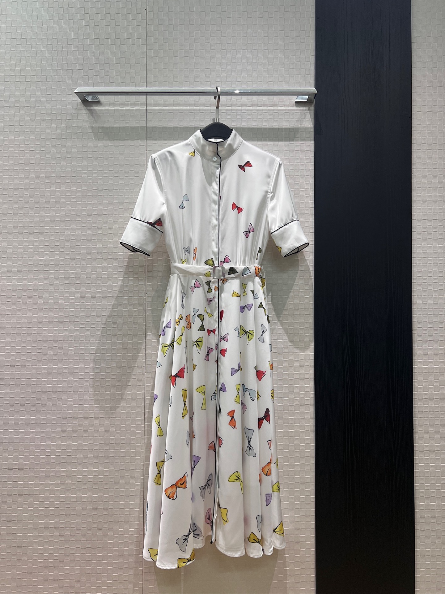 NO:843653,New stand-up collar, hand-painted bow print dress, long skirt with belt and waist decoration, pockets on both sides for commuting style, fashionable and casual, S-XL,,skirts,19860909新款立领手绘蝴蝶结印花连衣裙 长裙系腰带收腰装饰 两侧有口袋气质通勤 时尚休闲 S-XL,,skirts,,Women's clothing