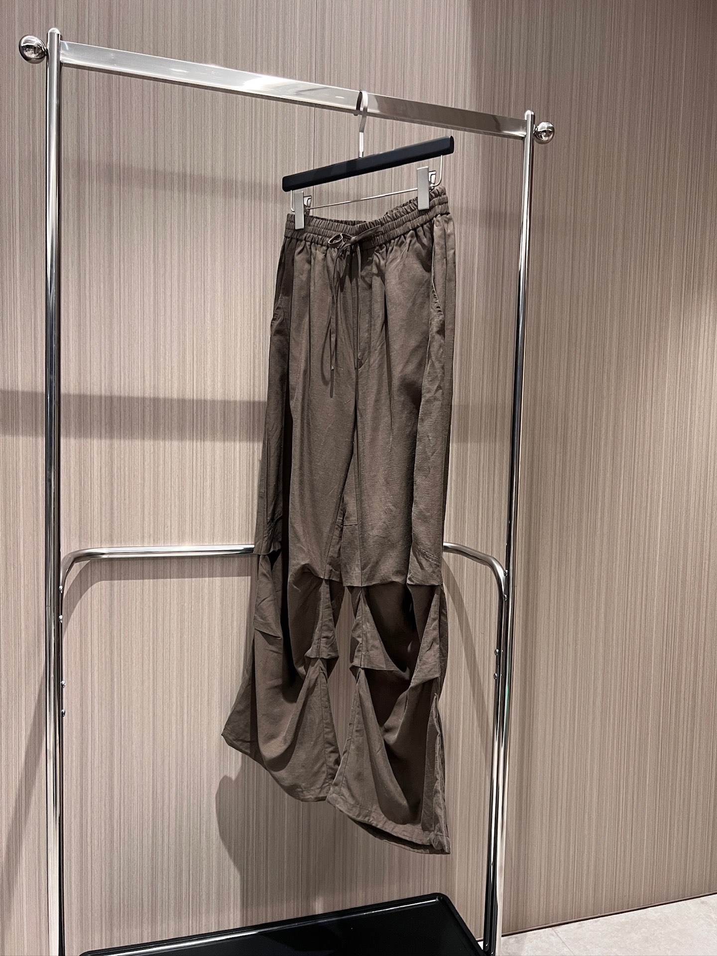 NO:843721,New Designer Elastic Waist Pleated Overalls Casual Pants Hems Adjustable with Drawstrings Loose and Casual Lazy and Versatile Coffee Green/White SML,,19860909新款设计师松紧腰褶皱工装裤 休闲裤裤脚可抽绳调节 宽松休闲 慵懒百搭咖绿/白色 SML,,,Women's clothing