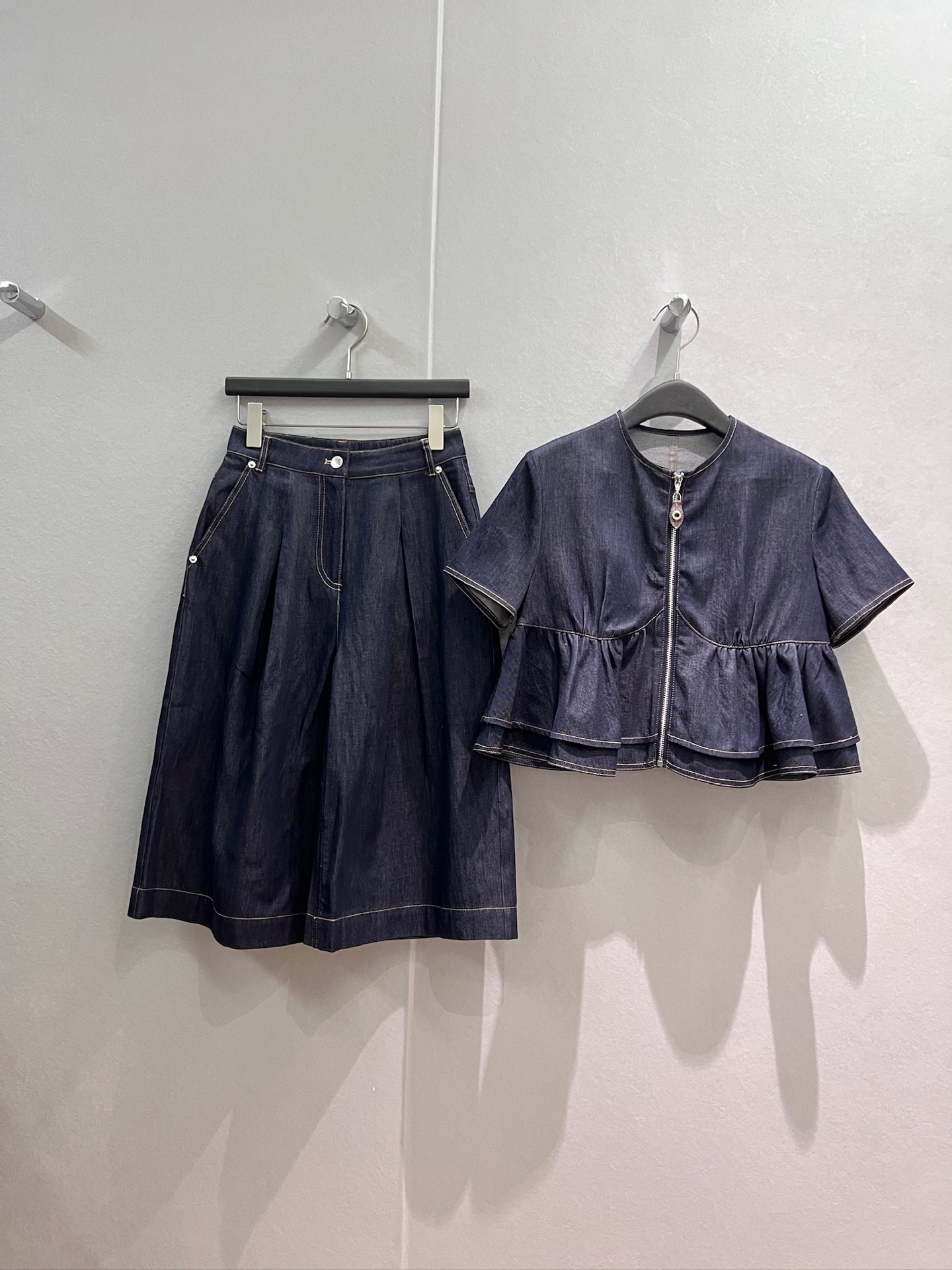 NO:844360,Tops p pants New double-layered ruffled short denim tops Wide-leg denim cropped pants Reducing age for dolls Cute and versatile to match together or separately S-XL,,19860909上衣 p裤子 新款双层荷叶边短款牛仔上衣阔腿牛仔七分裤 娃娃减龄 可爱百搭一套搭或分开搭配 S-XL,,,Women's clothing