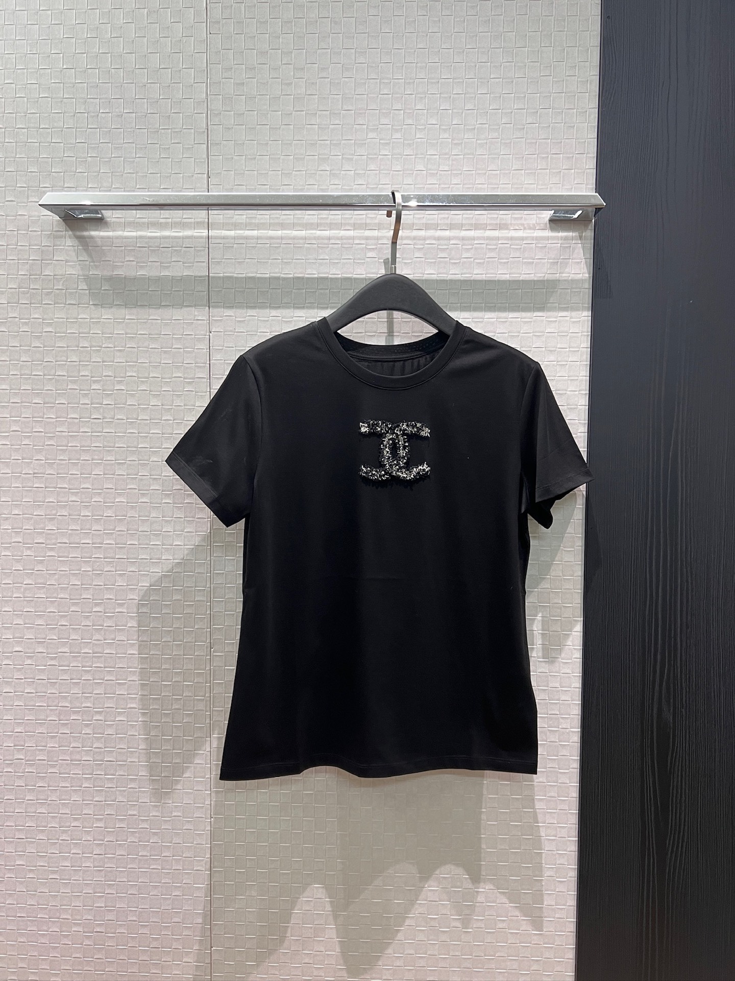 NO:845074,New lace double C decorated simple T-shirt, casual and versatile, black and white SML,,tees,t-shirt,19860909新款蕾丝双C装饰简单T恤休闲百搭 黑色白色 SML,,tees，t-shirt,,Women's clothing