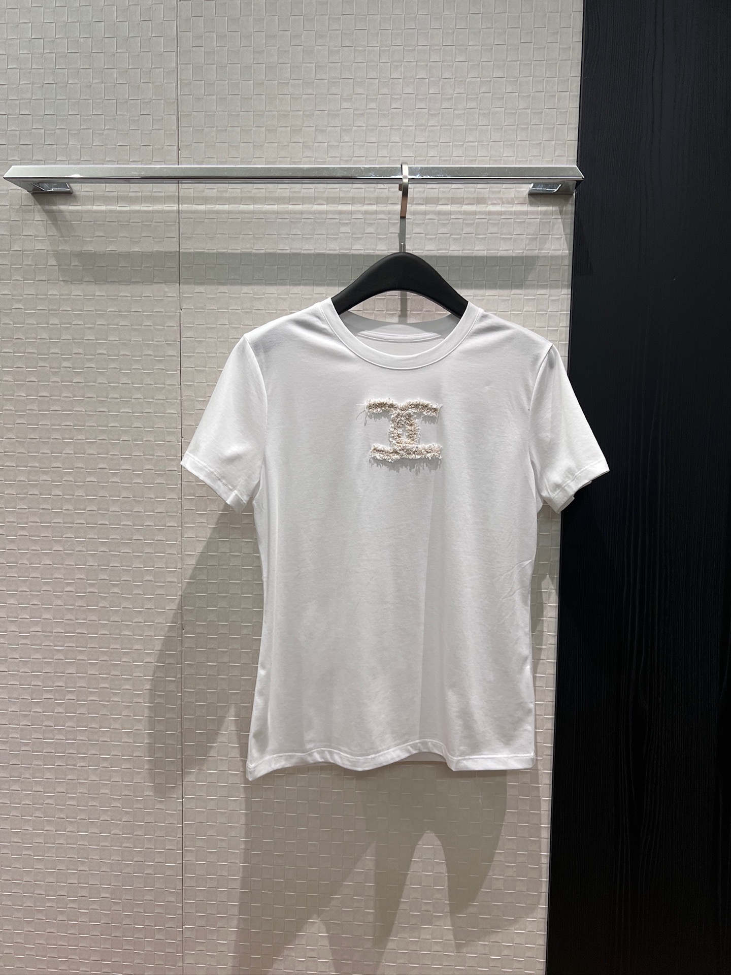 NO:845082,New lace double C decorated simple T-shirt, casual and versatile, black and white SML,,tees,t-shirt,19860909新款蕾丝双C装饰简单T恤休闲百搭 黑色白色 SML,,tees，t-shirt,,Women's clothing