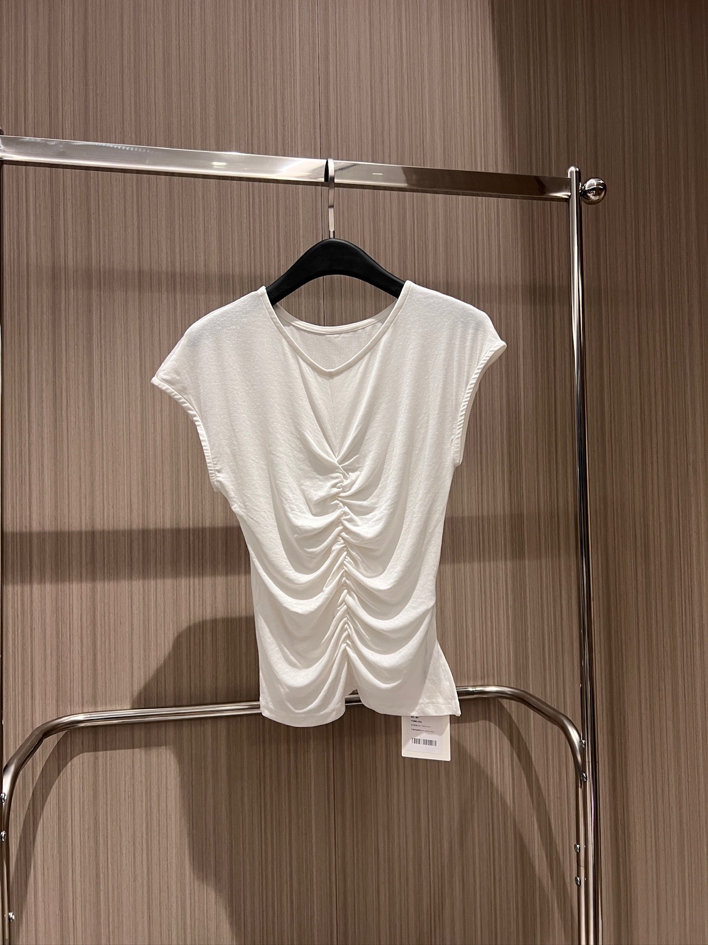 NO:845084,New style slim fit T-shirt with punch pleat design. Tencel linen fabric. Dropped shoulders and waist. Casual and versatile black, duck green and white. SML,,tees,t-shirt,19860909新款冲冲褶皱设计修身T恤 天丝亚麻面料落肩收腰 休闲百搭黑色鸭绿白色 SML,,tees，t-shirt,,Women's clothing