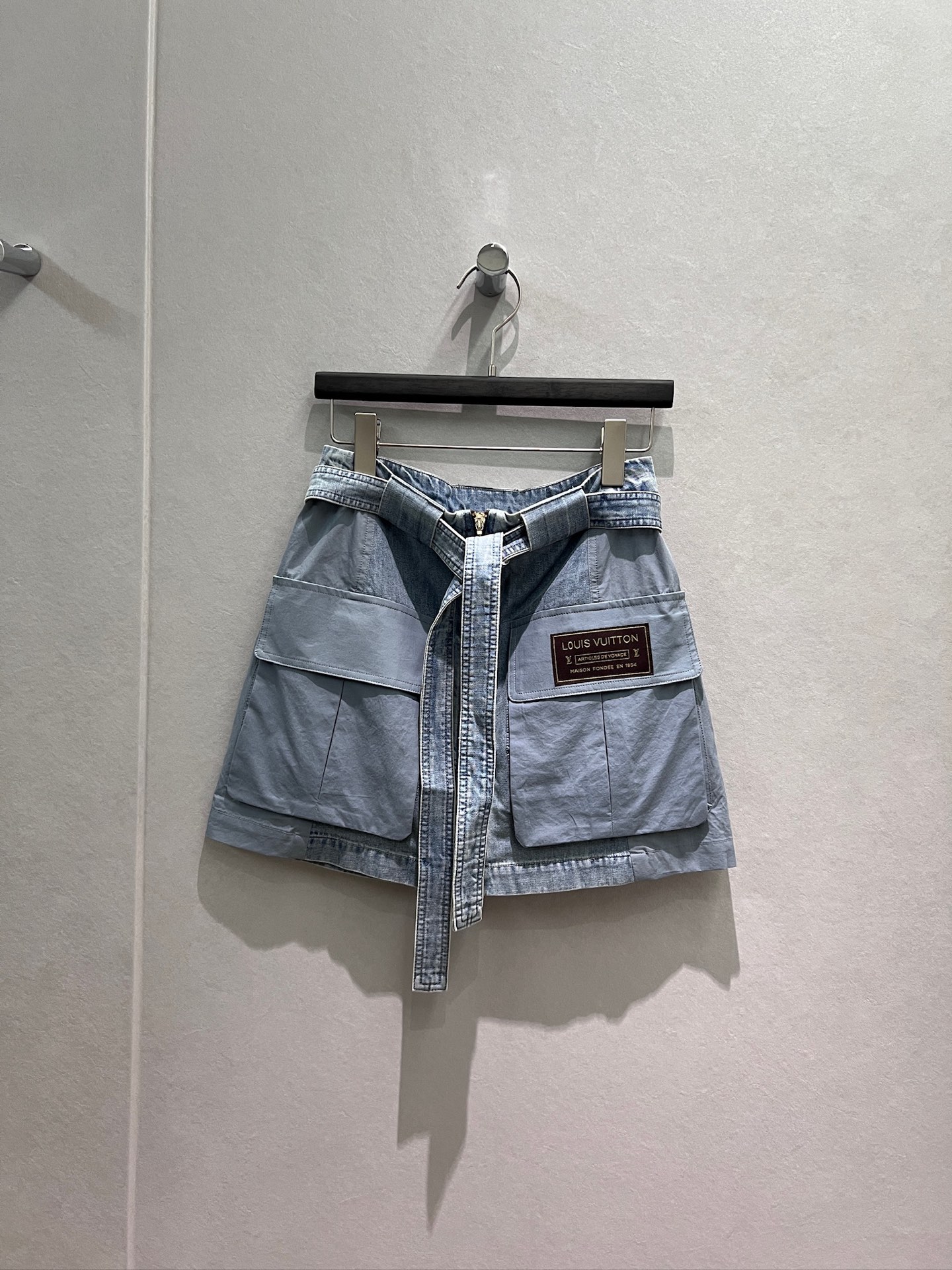 NO:845878,New Shen Yujie's same style, belt decoration, spliced ​​washed zipper A-line skirt, large workwear pockets, hardware accessories mold opening, age-reducing and versatile S-XL,,skirts,19860909新款沈羽洁同款 系腰带装饰 拼接洗水拉链A字半裙工装大口袋 五金配件开模 减龄百搭S-XL,,skirts,,Women's clothing