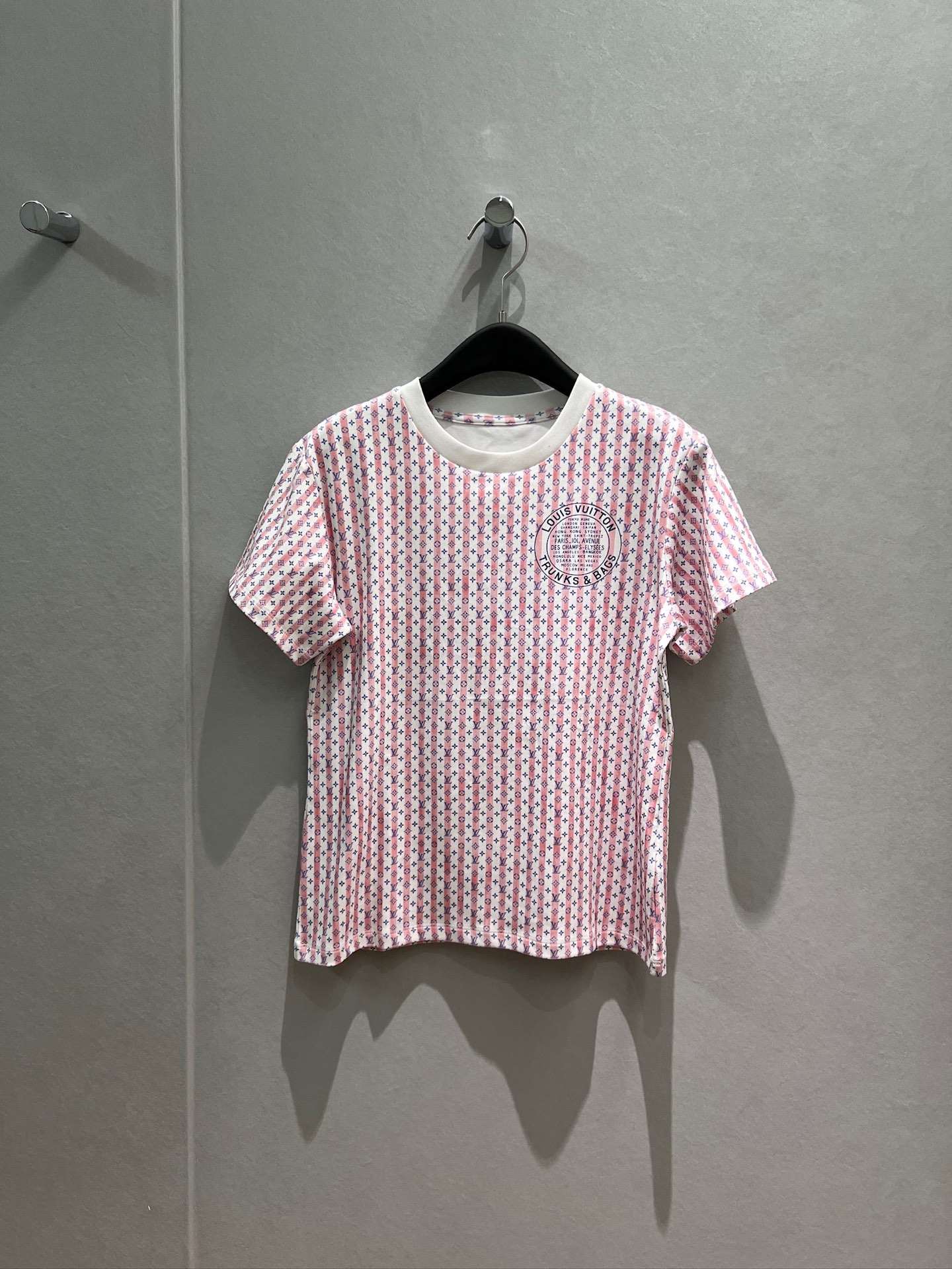 NO:845897,New striped small logo presbyopia T-shirt, round badge on the chest, casual and versatile, fashionable must-have, yellow pink SML m,,tees,t-shirt,19860909新款条纹小logo老花T恤 胸前圆形徽章休闲百搭 时尚必备 黄色粉色 SML m,,tees，t-shirt,,Women's clothing
