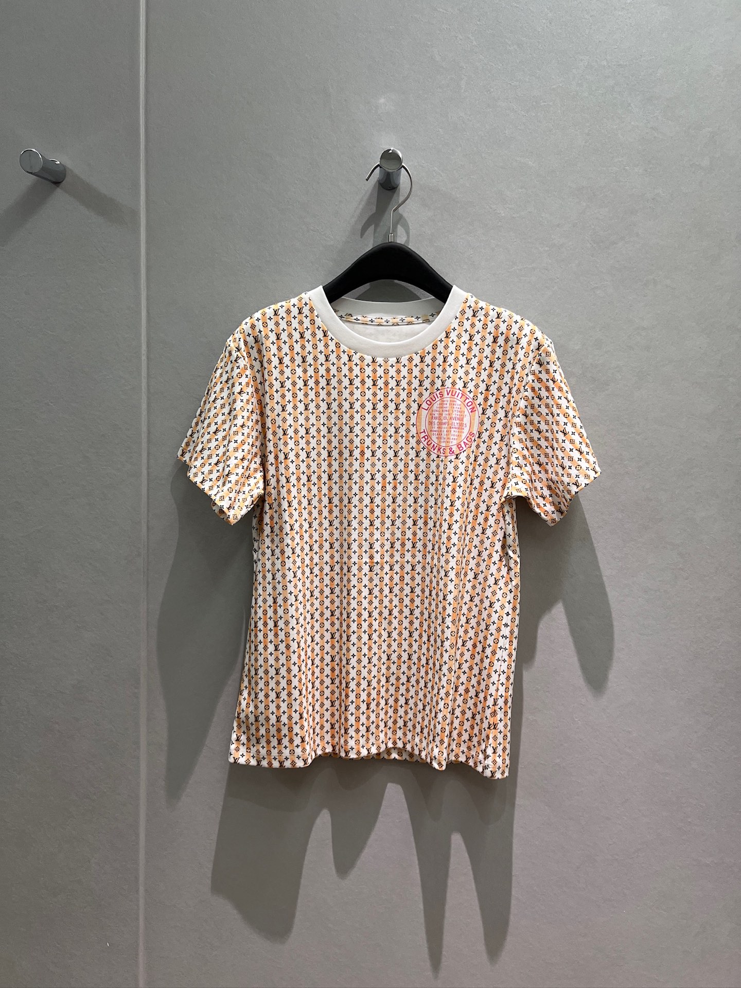 NO:845891,New striped small logo presbyopia T-shirt, round badge on the chest, casual and versatile, fashionable must-have, yellow pink SML l,,tees,t-shirt,19860909新款条纹小logo老花T恤 胸前圆形徽章休闲百搭 时尚必备 黄色粉色 SML l,,tees，t-shirt,,Women's clothing