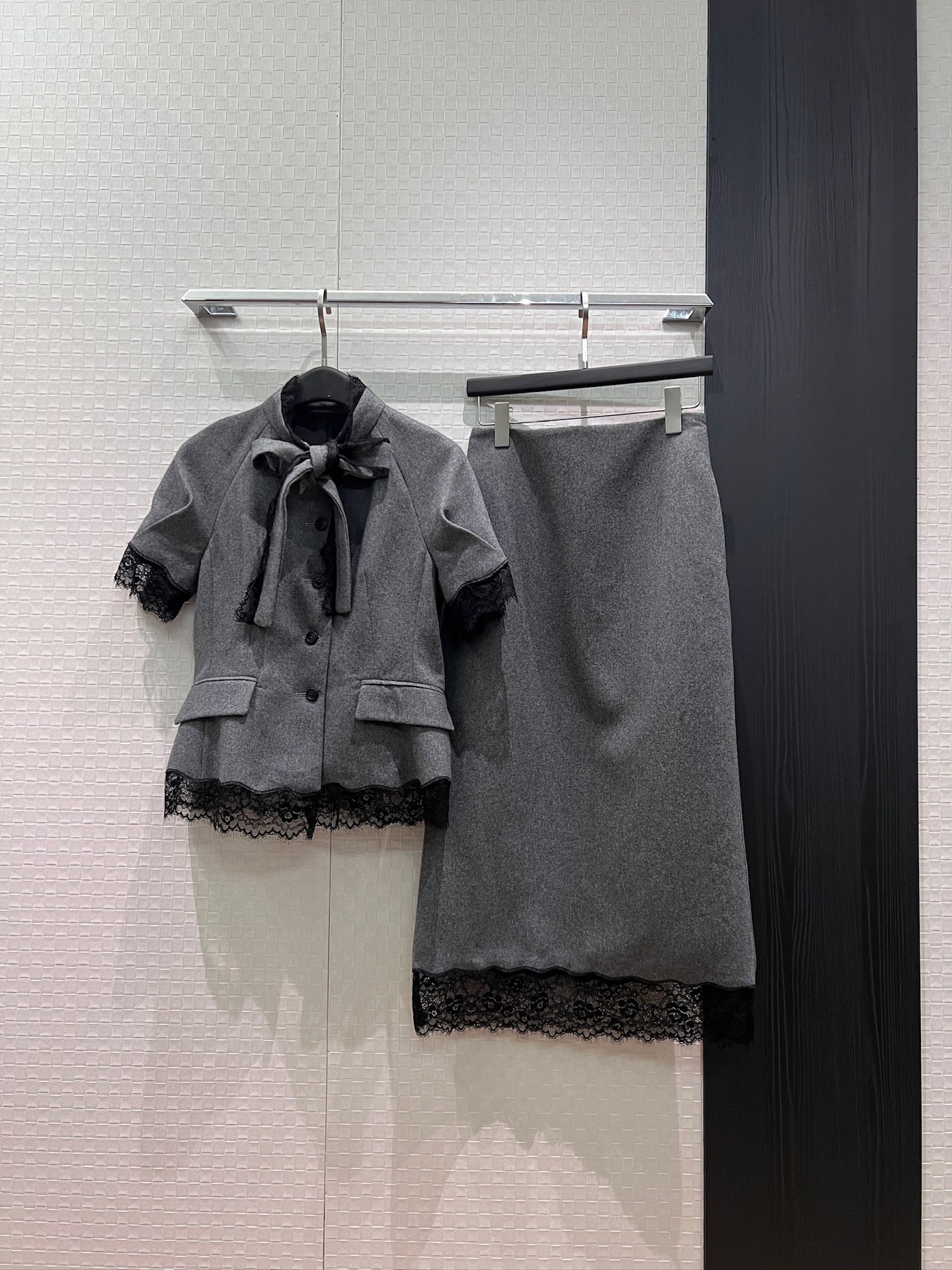 NO:845869,New Wang Yuwen, the same style as Taixing, French court style, lace-up bow decoration, lace splicing puff sleeves, short waisted jacket, lace splicing hip-covering skirt, wool blended rich lady, ladylike temperament, commuting to reduce age, S-XL jacket 82420300, skirt,,skirts,jackets & coats,19860909新款王玉雯 泰星同款 法式宫廷风 系带蝴蝶结装饰 蕾丝拼接泡泡袖短款收腰外套蕾丝拼接包臀半裙 羊毛混纺千金名媛 淑女气质 通勤减龄 S-XL 外套82420300 半裙,,skirts,jackets & coats,,Women's clothing