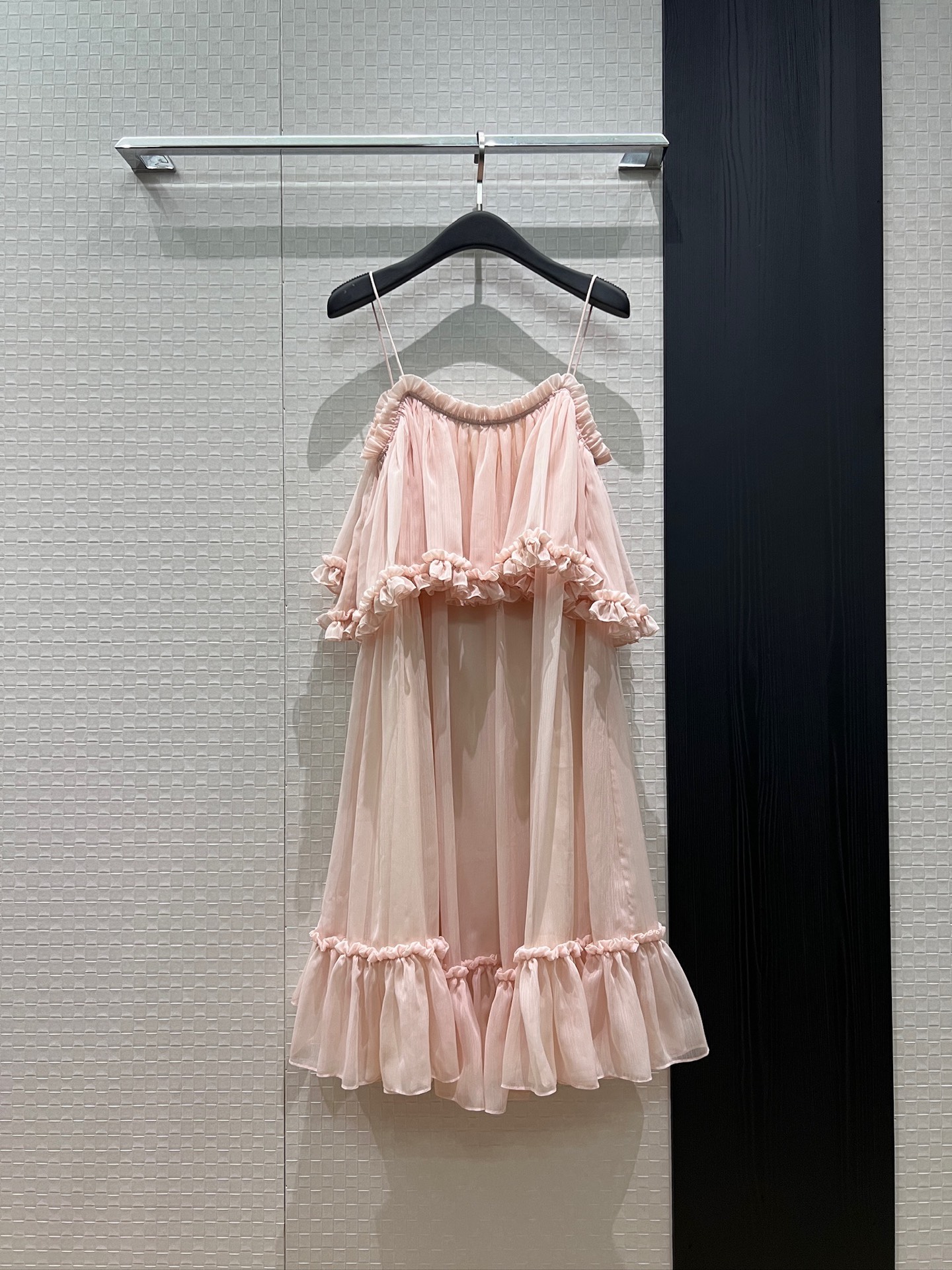 NO:845909,New lotus leaf lace suspender dress, fairy-like doll version, loose for vacation, must-have for age reduction SML l,,skirts,19860909新款荷叶花边吊带连衣裙 仙气十足娃娃版型 宽松度假 减龄必备SML l,,skirts,,Women's clothing