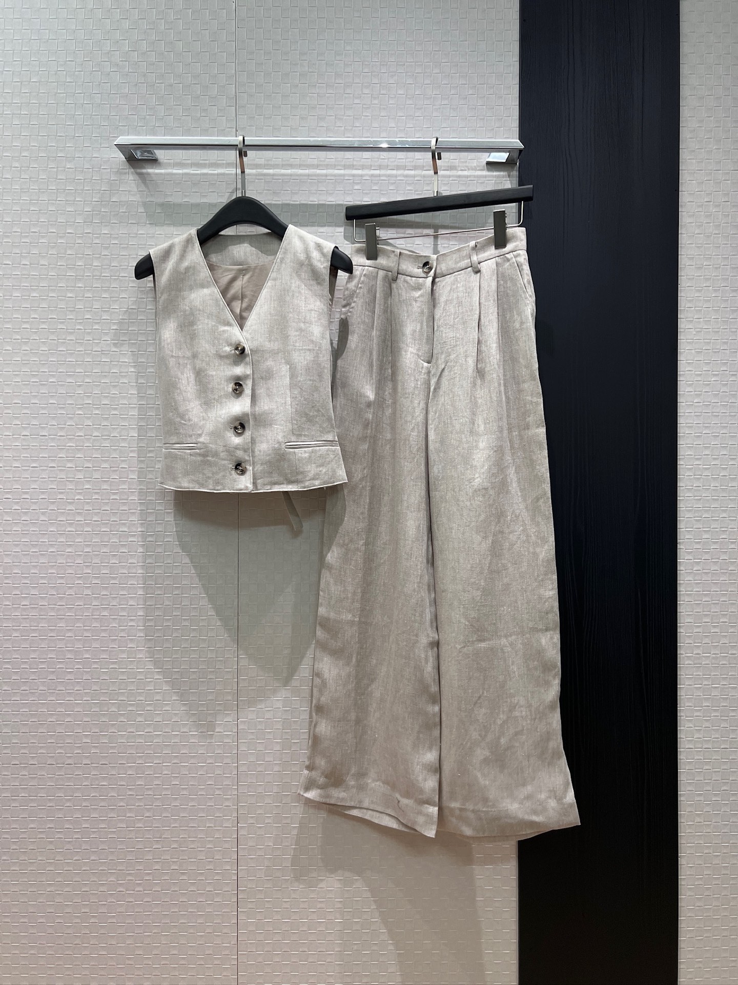 NO:859655,New old money style linen suit, V-neck waistcoat, linen suit, wide-leg pants, pockets on both sides, commuting fashion, handsome and sweet SML,,business suit,19860909新款老钱风亚麻套装 V领收腰马甲亚麻西装阔腿裤 两侧口袋 通勤时尚 帅气甜飒SML,,business suit,,Women's clothing