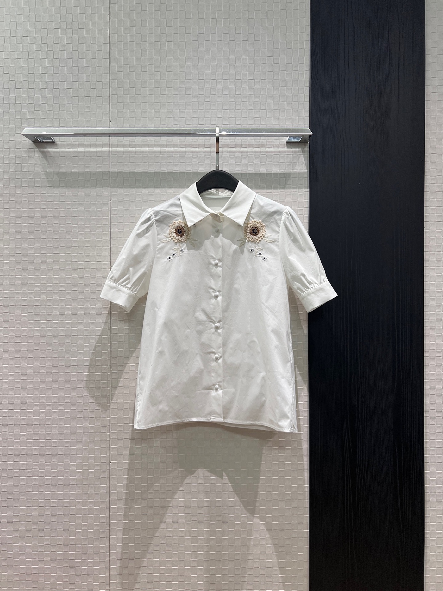 NO:859737,New heavy industry three-dimensional embroidered flower puff sleeve shirt, versatile, cute and age-reducing S-XL,,19860909新款重工立体刺绣花朵泡泡袖衬衣 气质百搭 可爱减龄S-XL,,,Women's clothing