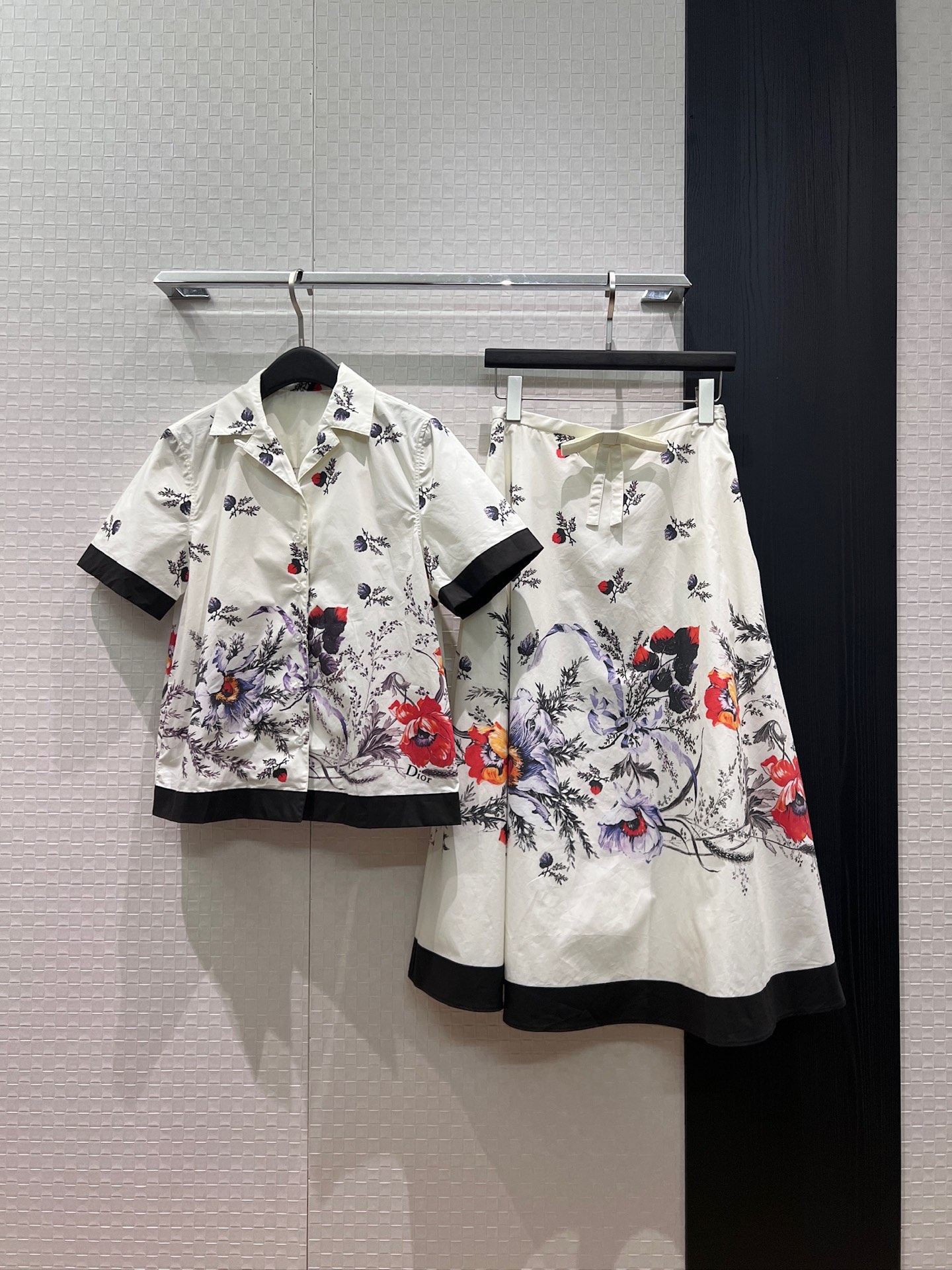 NO:859697,Shirts and skirts are the same style as the new Tang Yan. Positioned printed lapel short-sleeved top with bow decoration. A-line skirt. Pockets on both sides for commuting and leisure. Fashionable and versatile. S-XL, skirts, T-shirt,19860909衬衣 半裙新款唐嫣同款 定位印花翻领短袖上衣蝴蝶结装饰A字半裙 两侧有口袋通勤休闲 时尚百搭 S-XL,,skirts,T-shirt,,Women's clothing