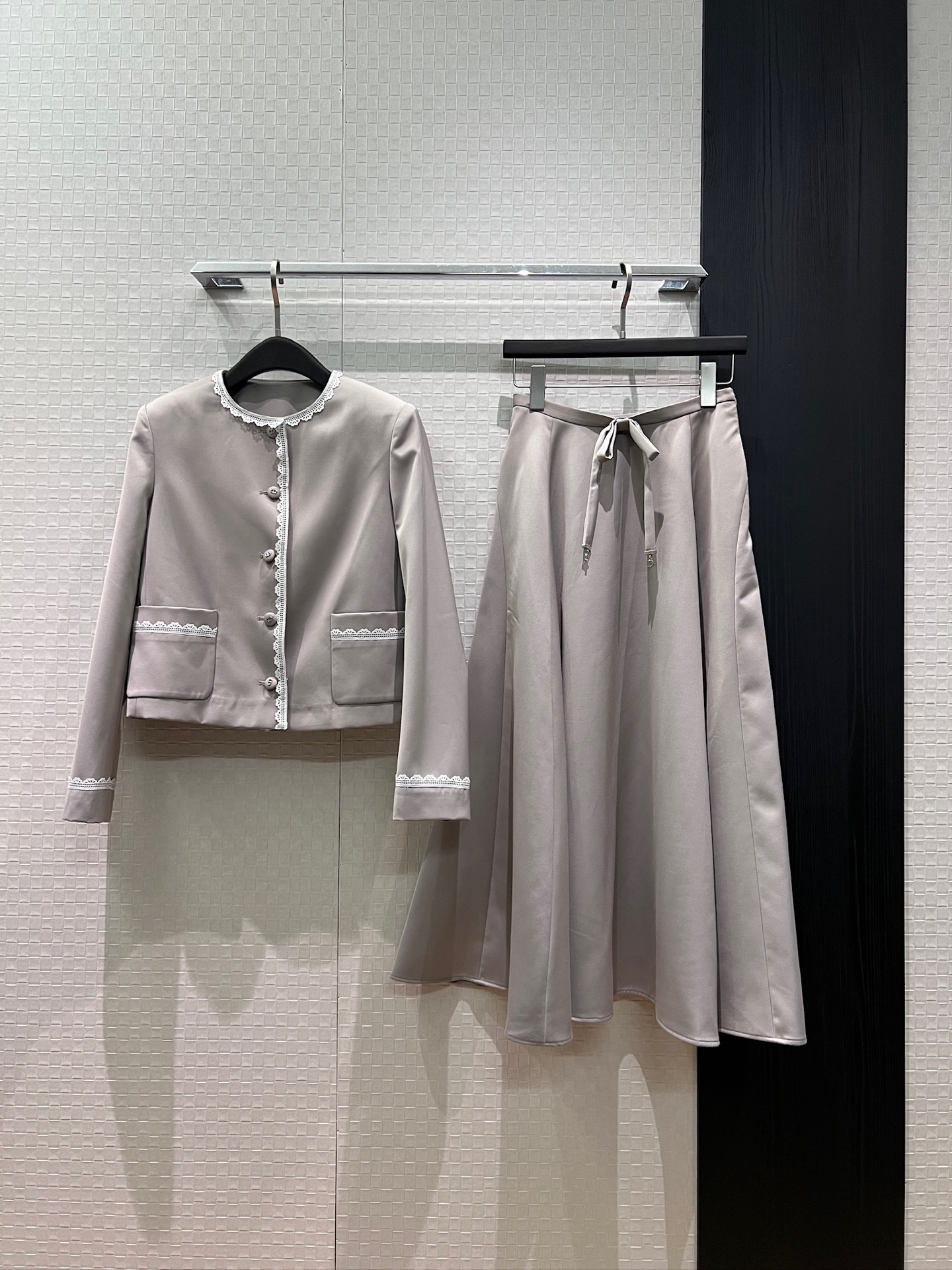 NO:861134,Jacket, skirt, new style, customized lace splicing decoration, round neck short coat, CD bow splicing, wide skirt, ladylike temperament, age-reducing and versatile S-XL,,skirts,jackets & coats,19860909外套 半裙 新款 定制花边拼接装饰 圆领短款外套CD蝴蝶结拼接大摆半裙 名媛气质 减龄百搭S-XL,,skirts,jackets & coats,,Women's clothing